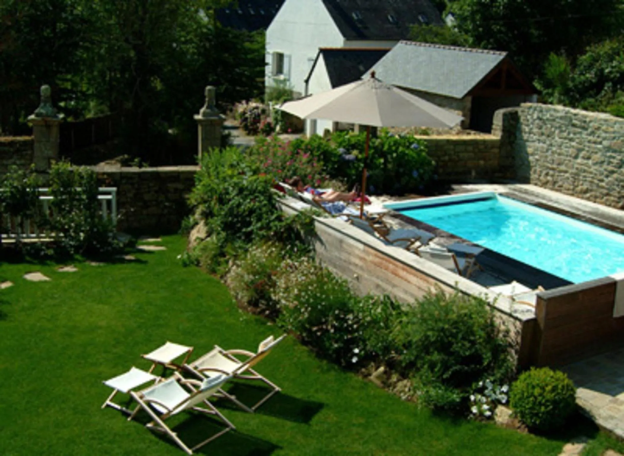 Pool view in Le Lodge Kerisper