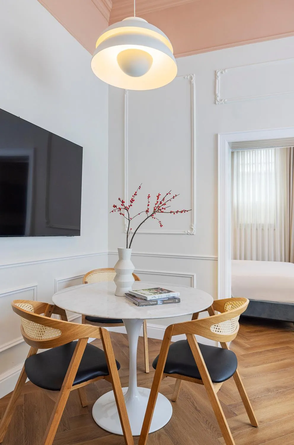 Dining area in Villa Albi - Machne Yehuda Hotel