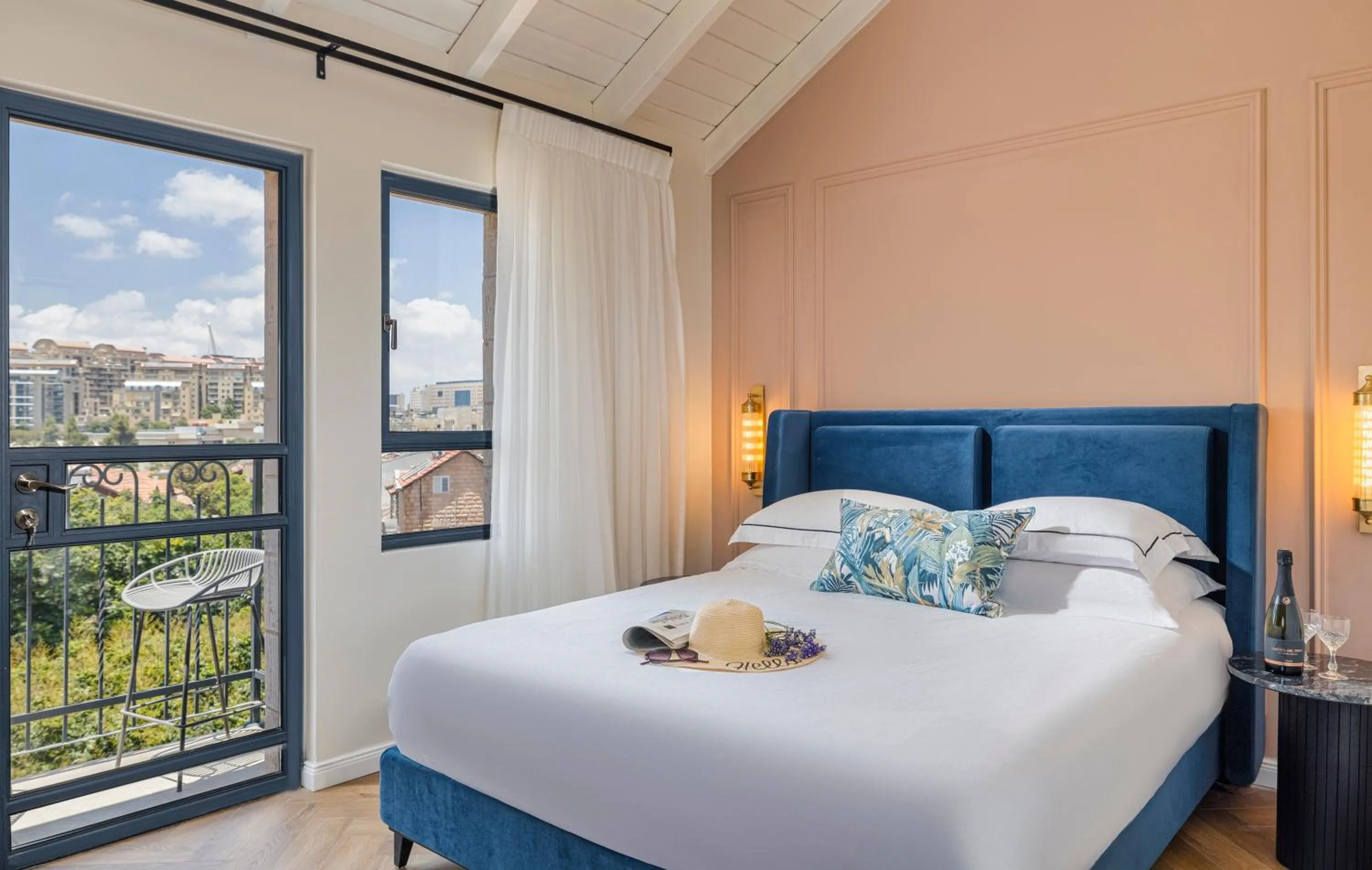 Bedroom, Bed in Villa Albi - Machne Yehuda Hotel