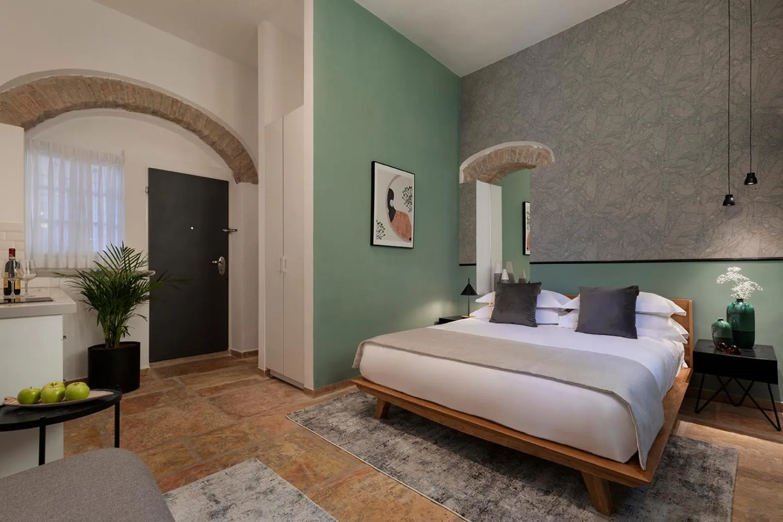 Bed in Villa Albi - Machne Yehuda Hotel