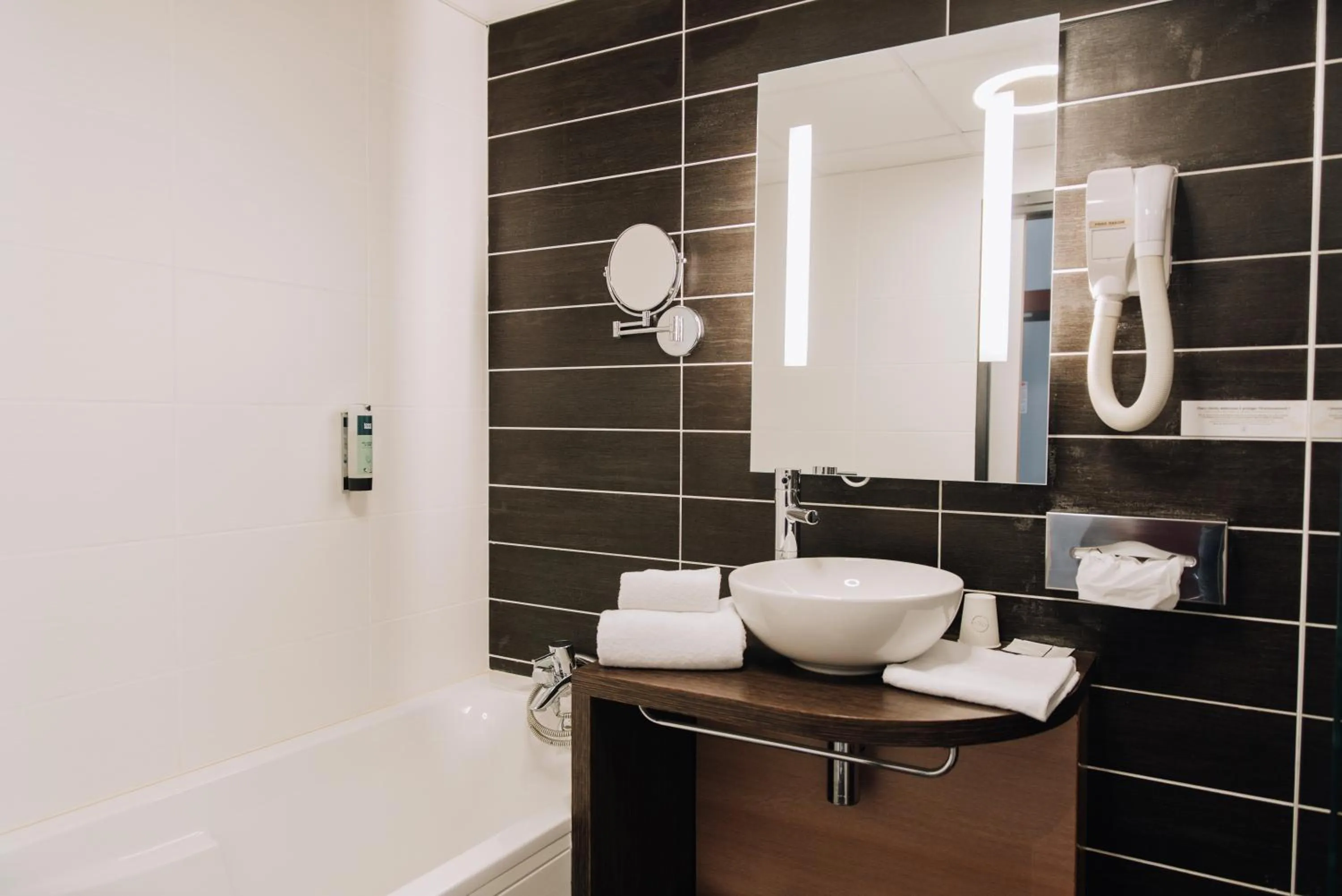 Logis Hôtel Victor Hugo & Spa