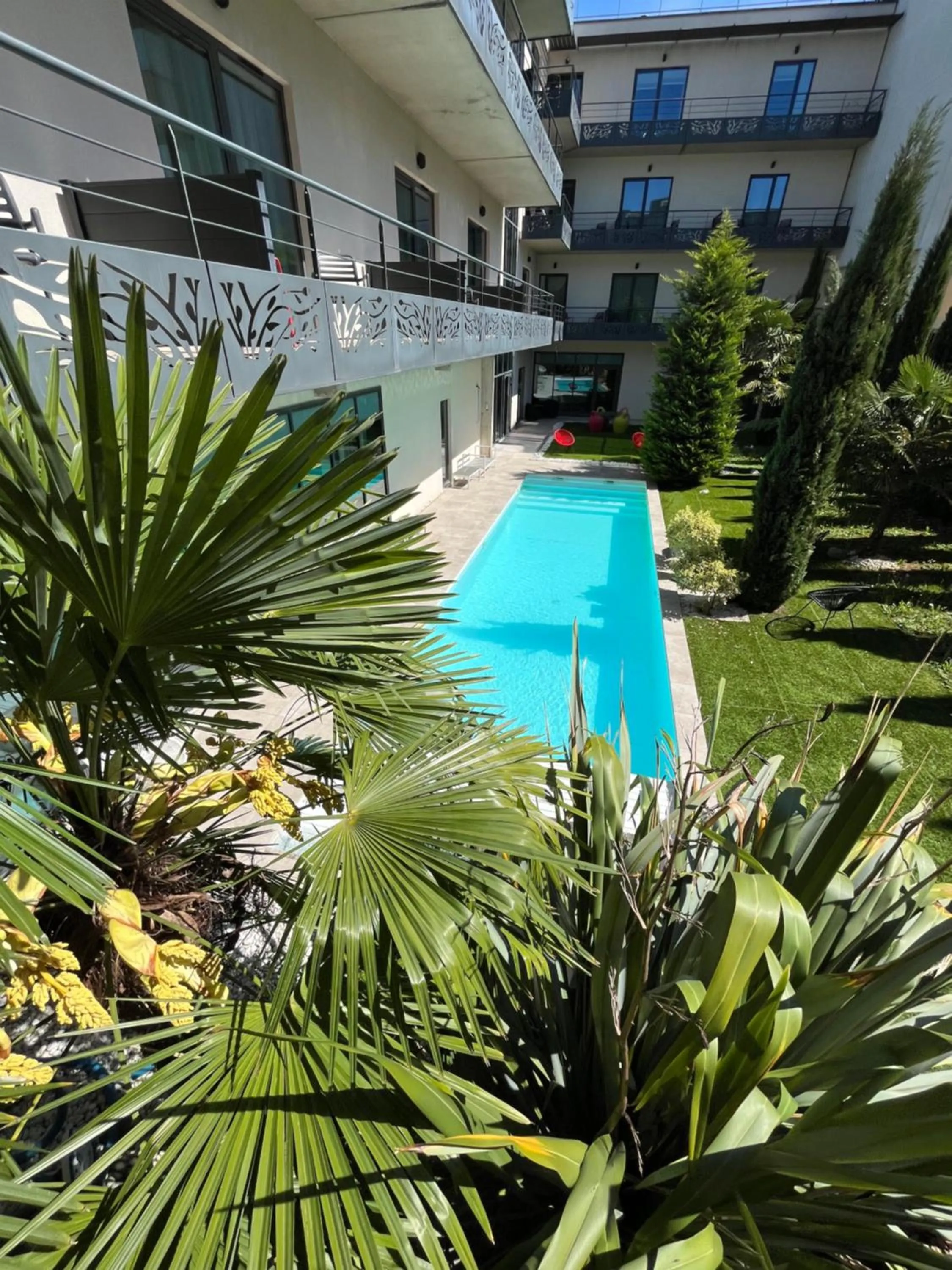 Pool view in Logis Hôtel Victor Hugo & Spa