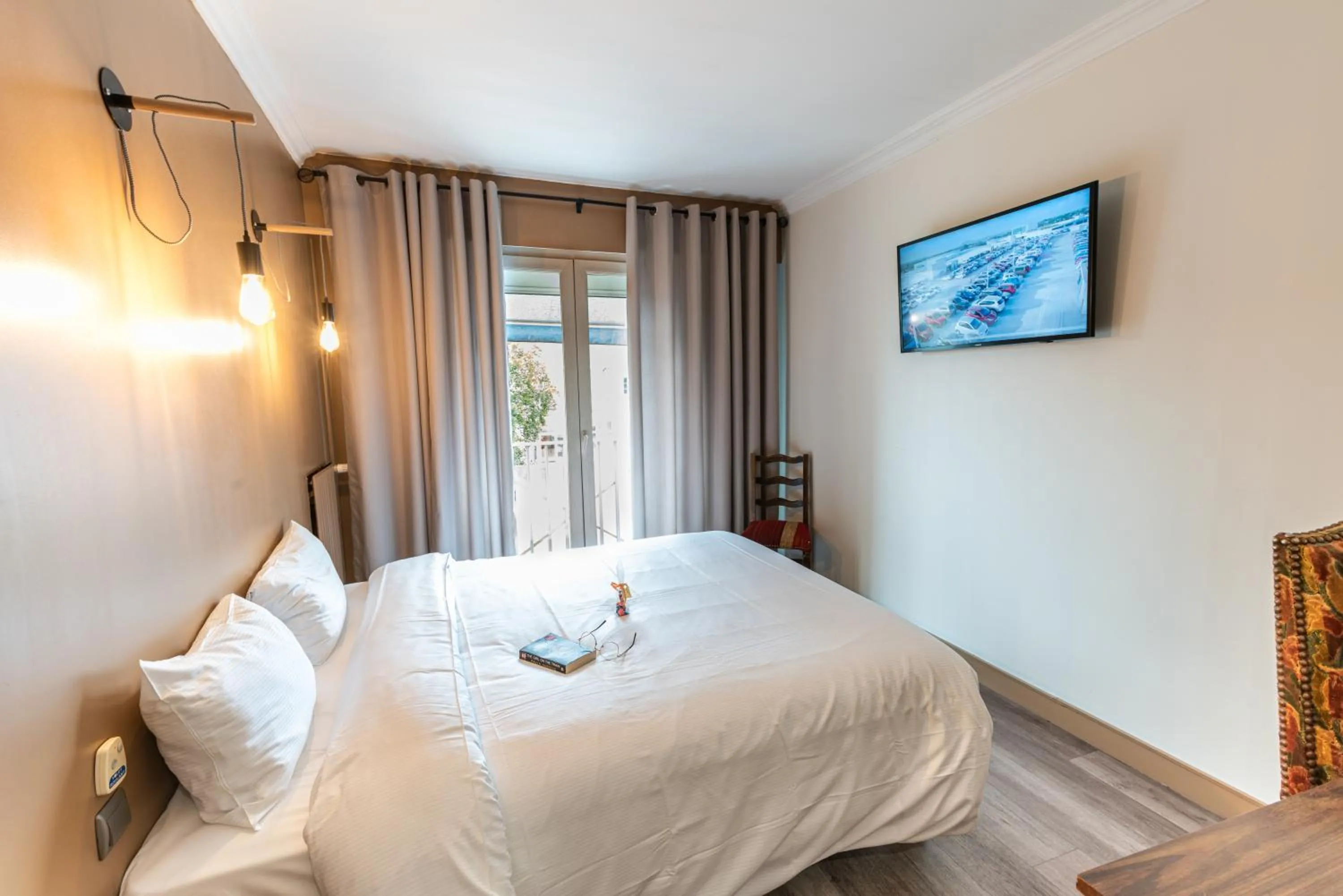 Bedroom, Bed in Chenal Hotel