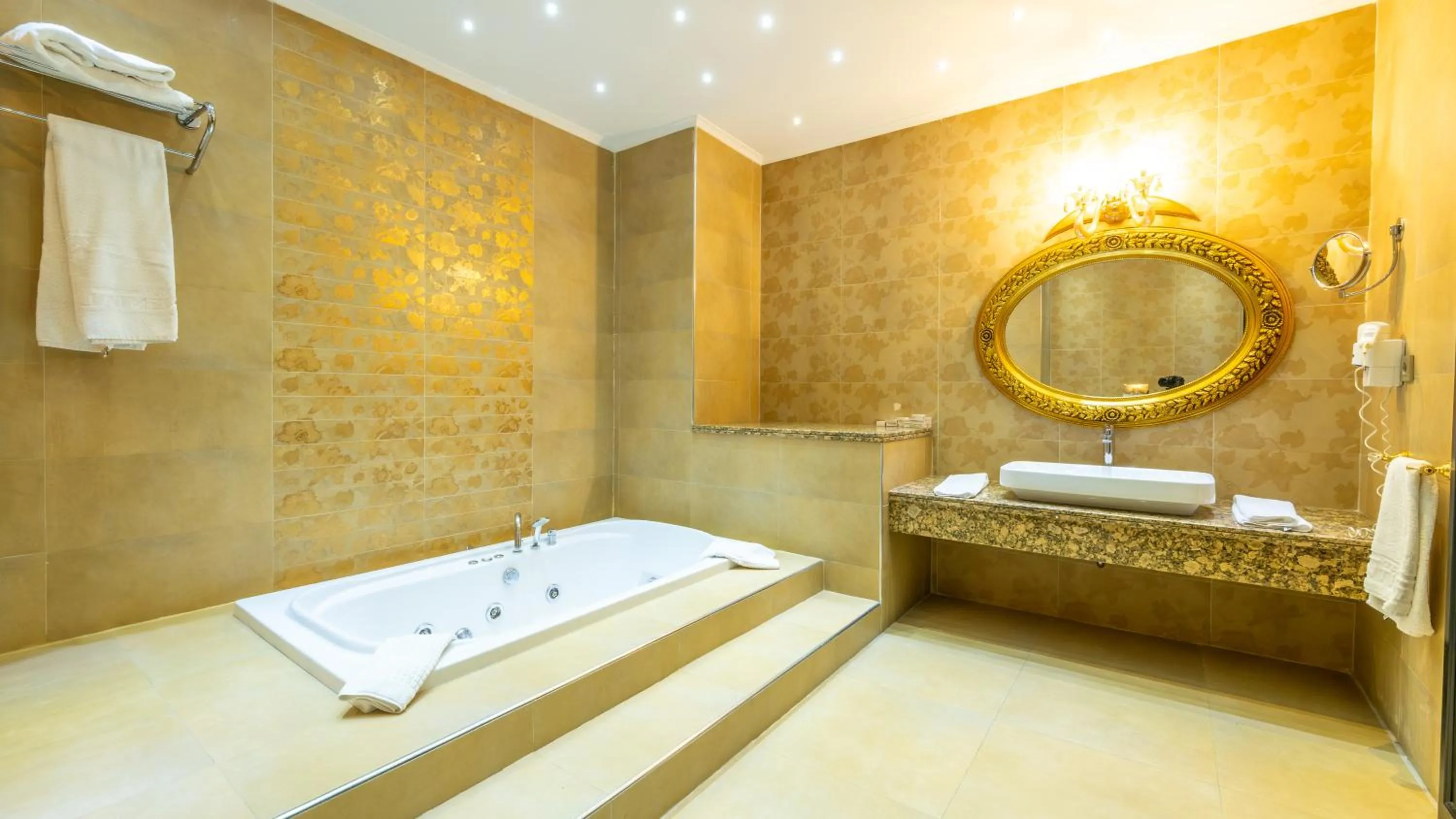 Bathroom in Teymur Continental Hotel