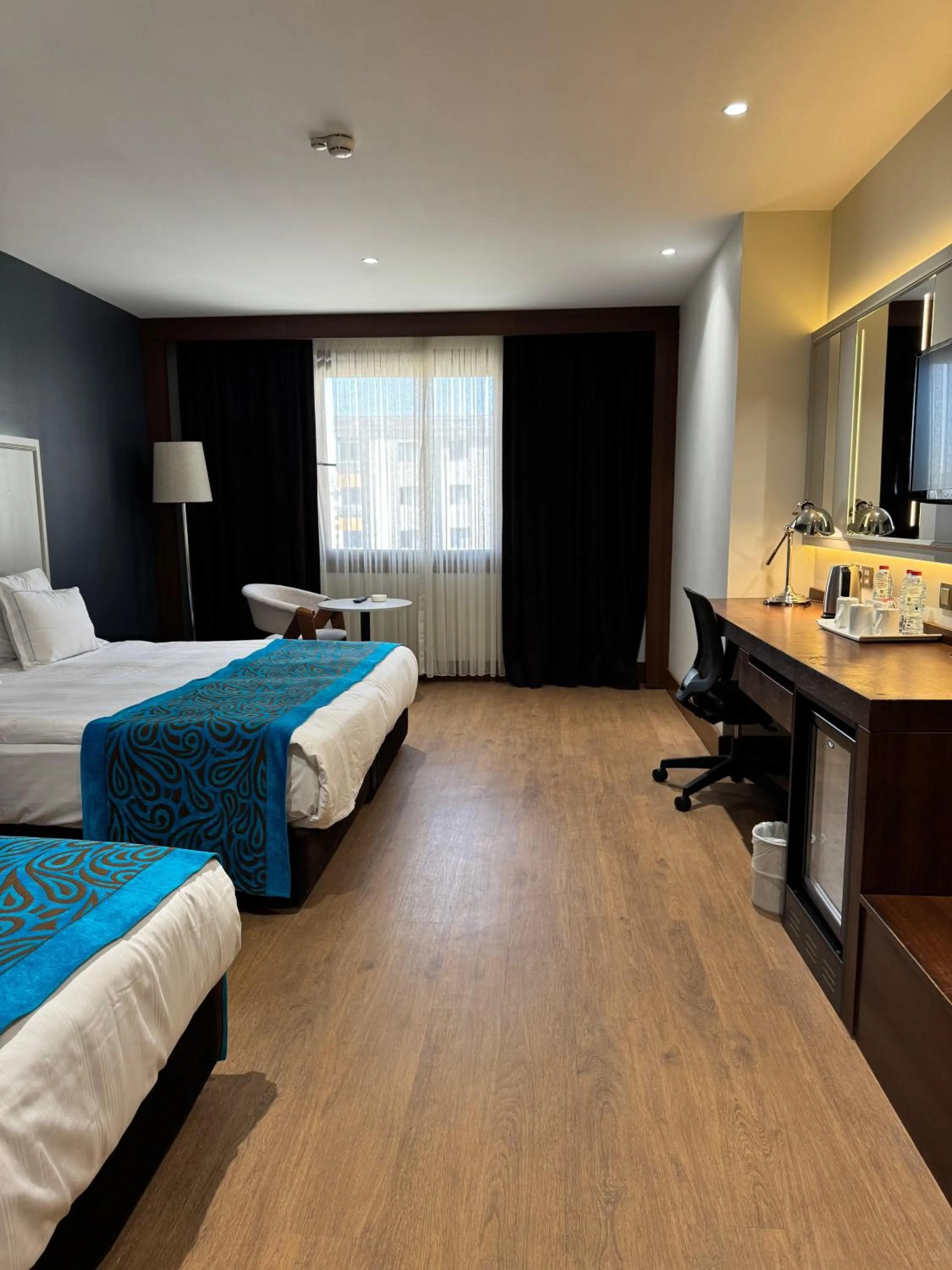 Bedroom, Bed in Teymur Continental Hotel