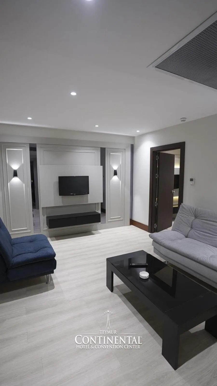 Communal lounge/ TV room, Bed in Teymur Continental Hotel