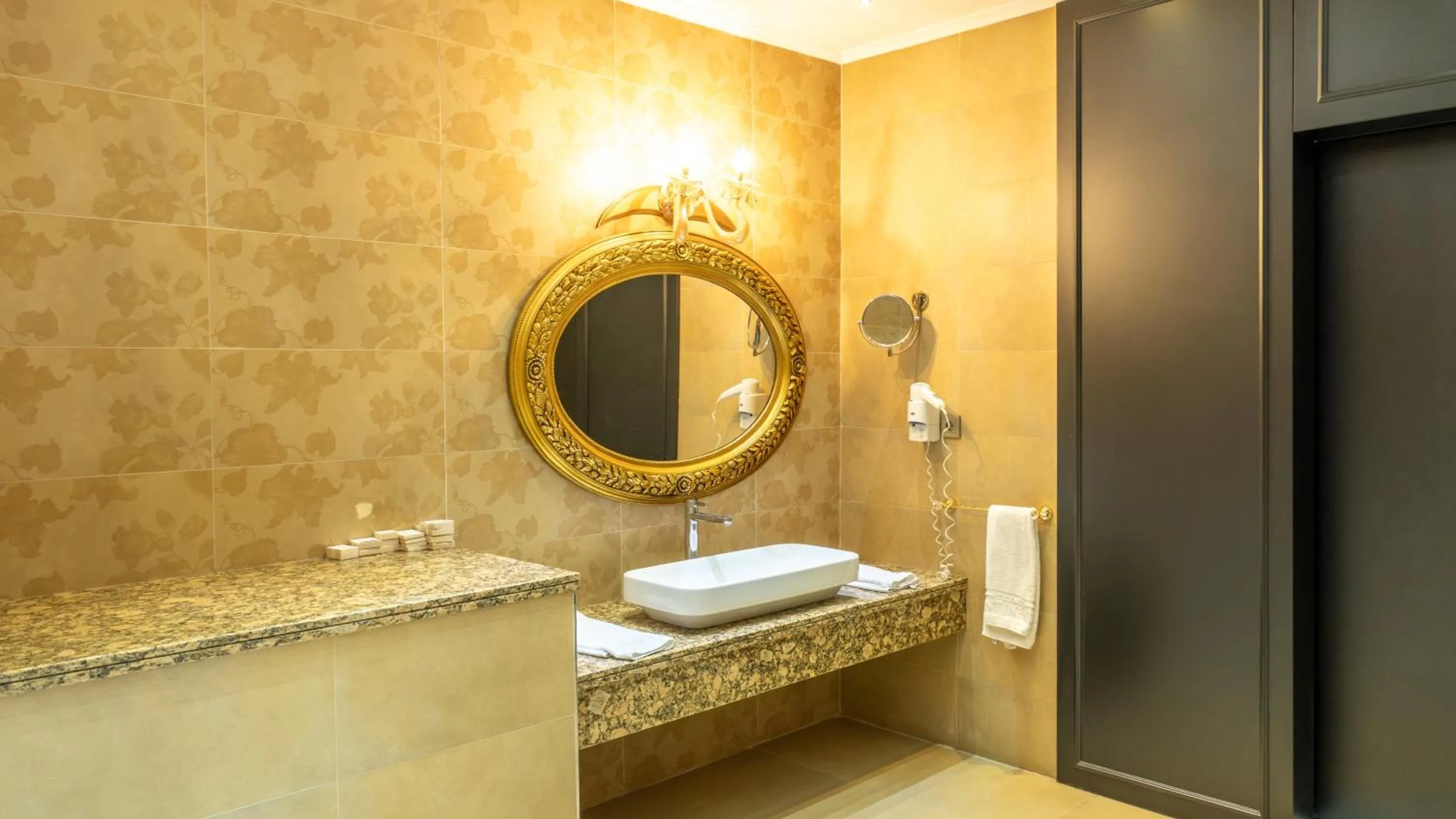 Bathroom in Teymur Continental Hotel