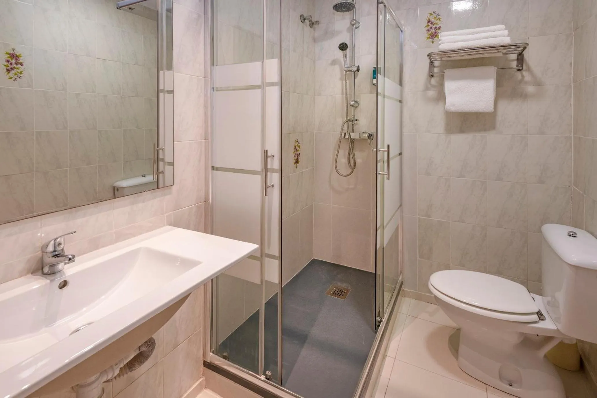 Bathroom in Hotel Niza