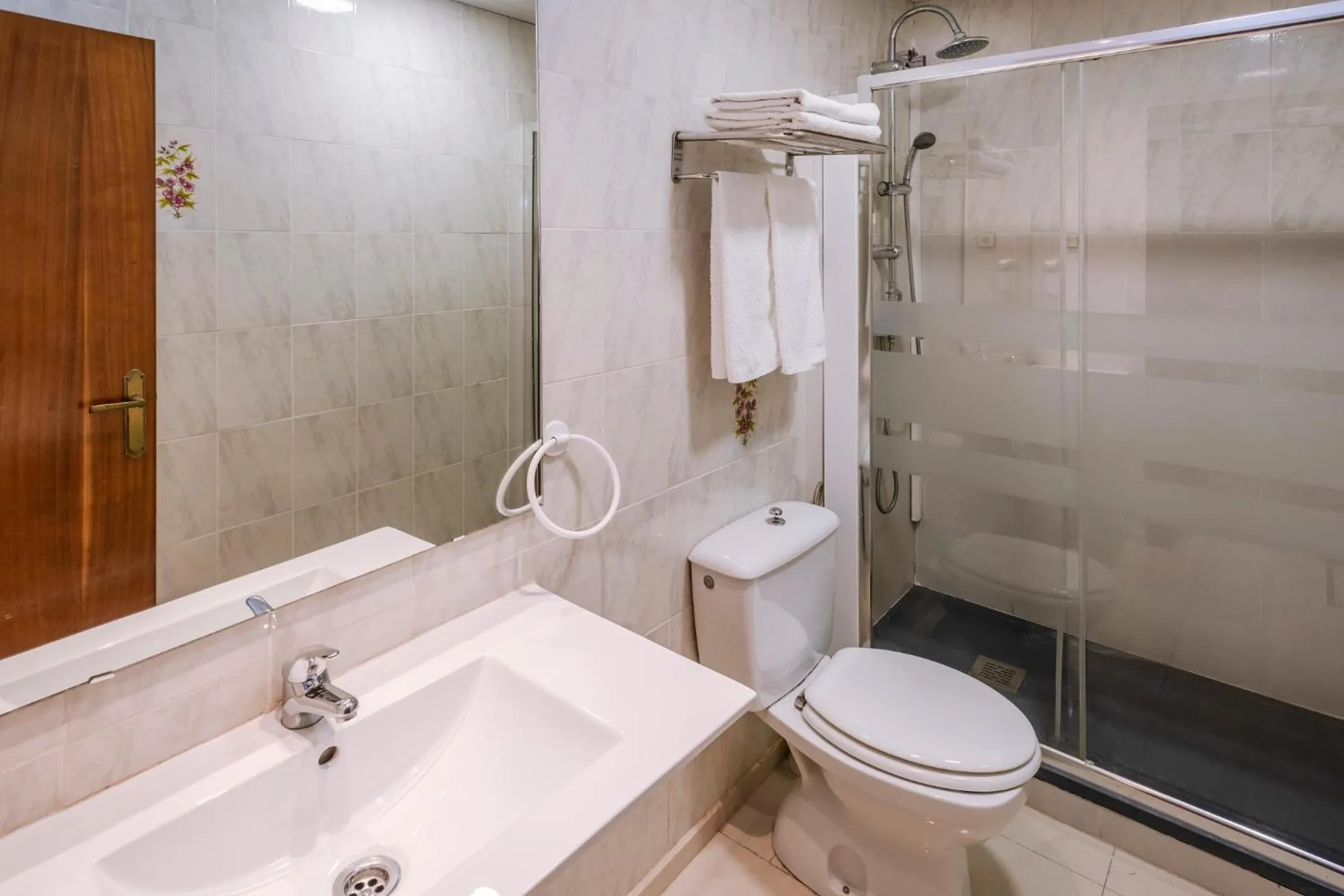 Bathroom in Hotel Niza