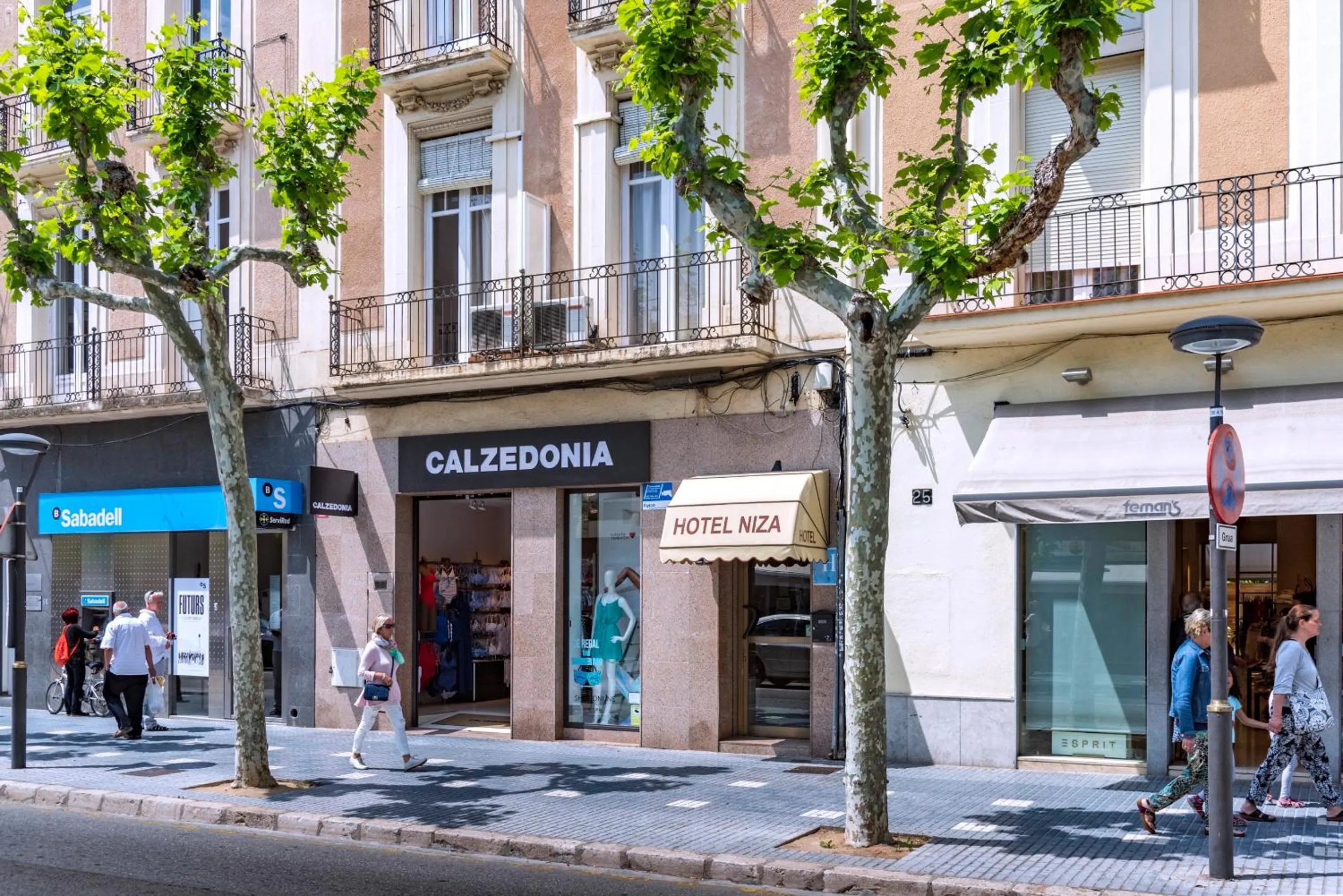 Facade/entrance in Hotel Niza