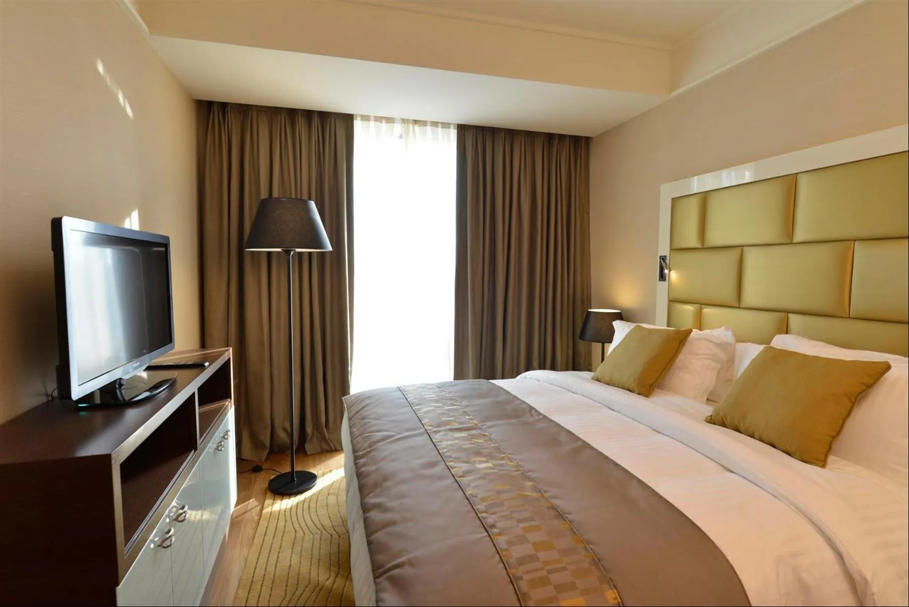 Communal lounge/ TV room, Bed in Wyndham Grand Istanbul Europe