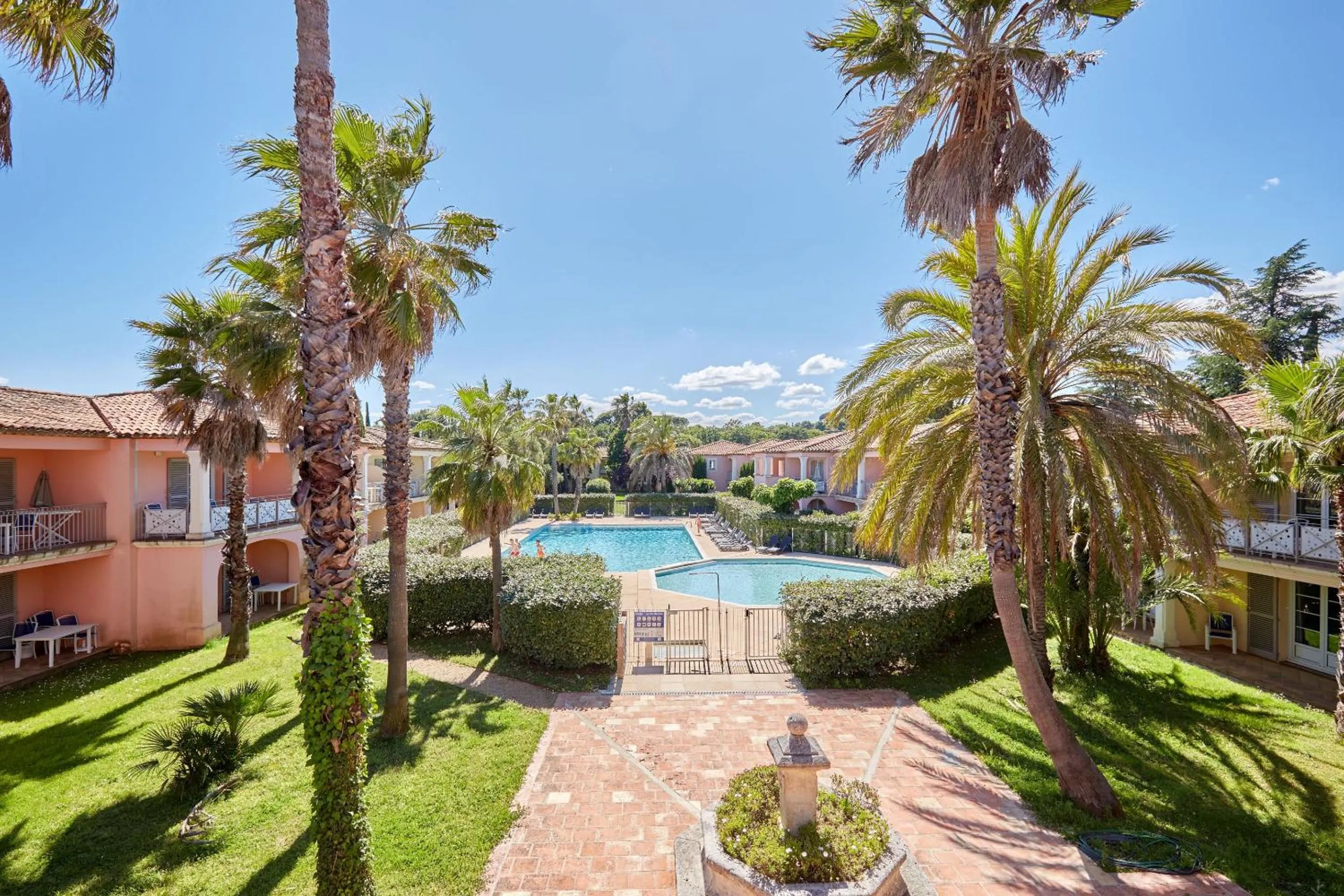 Swimming pool in Résidence Odalys La Palmeraie