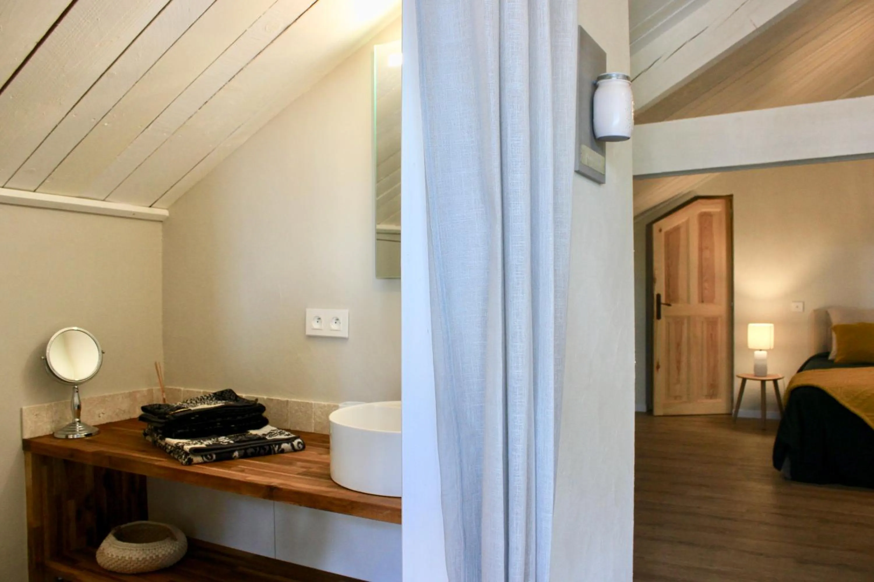 Bathroom, Bed in Le Clos Vitis