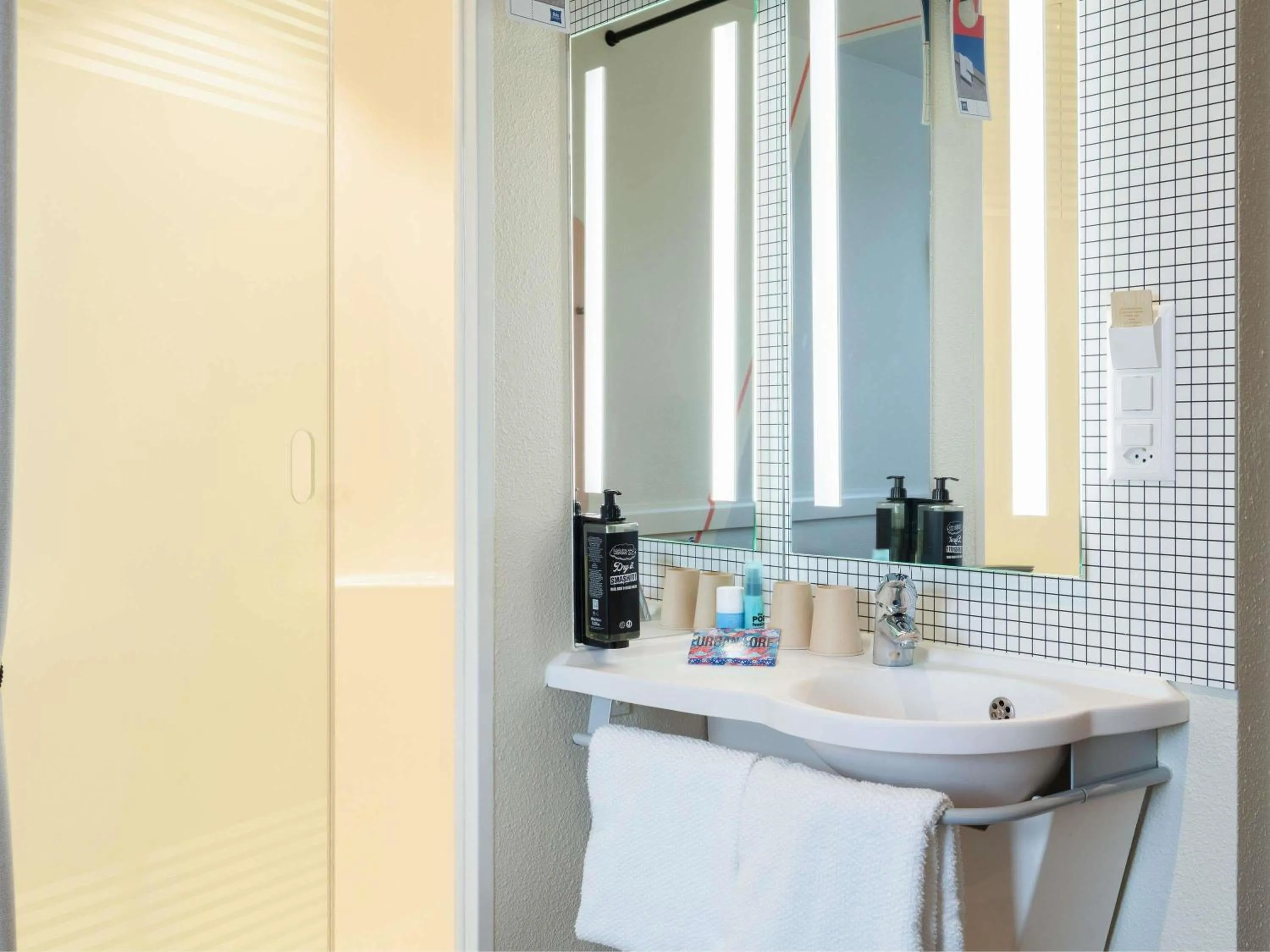 Bedroom in ibis budget Genève Petit-Lancy