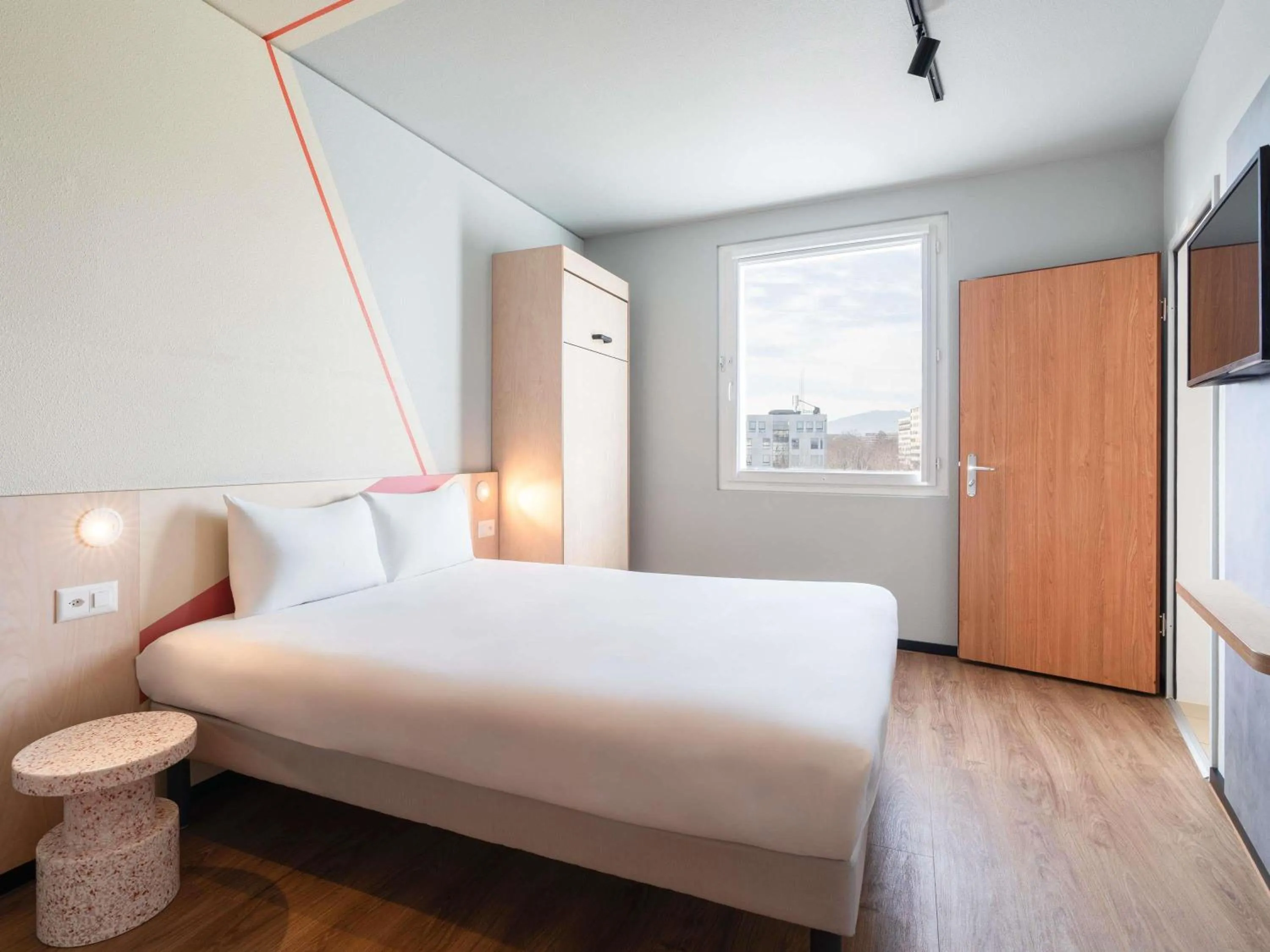 Bedroom, Bed in ibis budget Genève Petit-Lancy