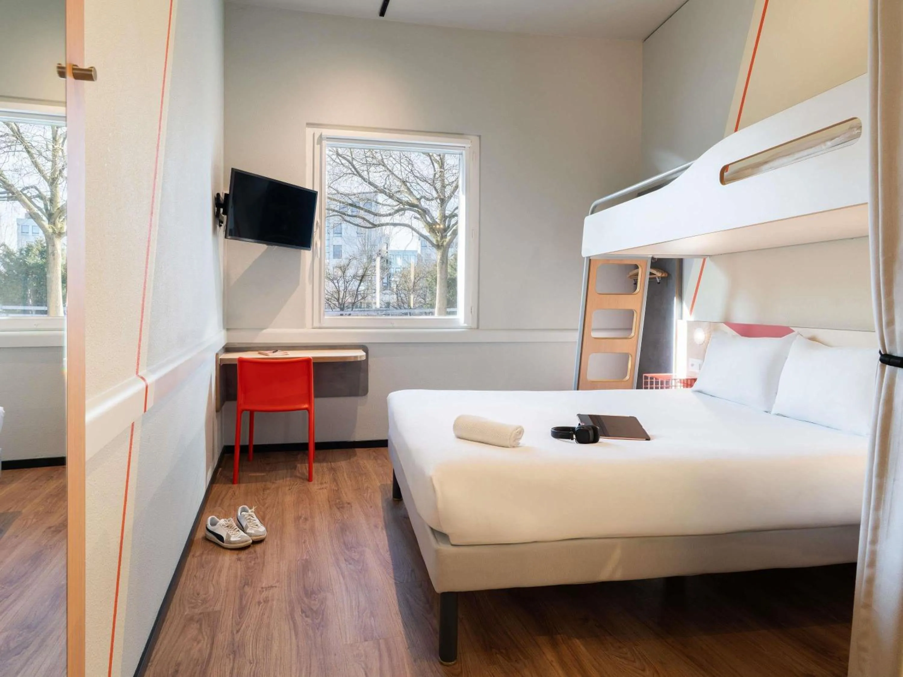 Bedroom, Bed in ibis budget Genève Petit-Lancy