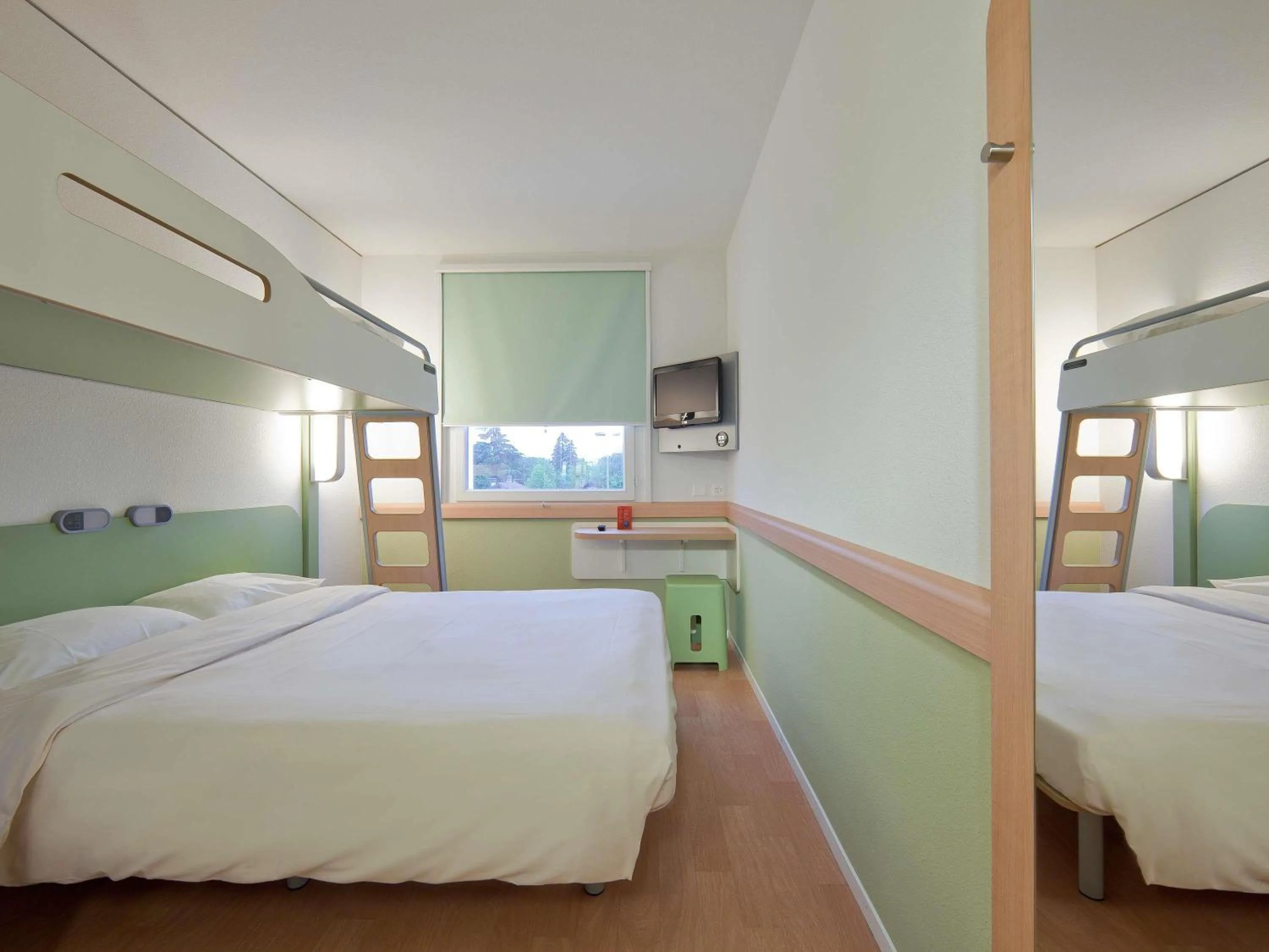 Bedroom, Bed in ibis budget Genève Petit-Lancy
