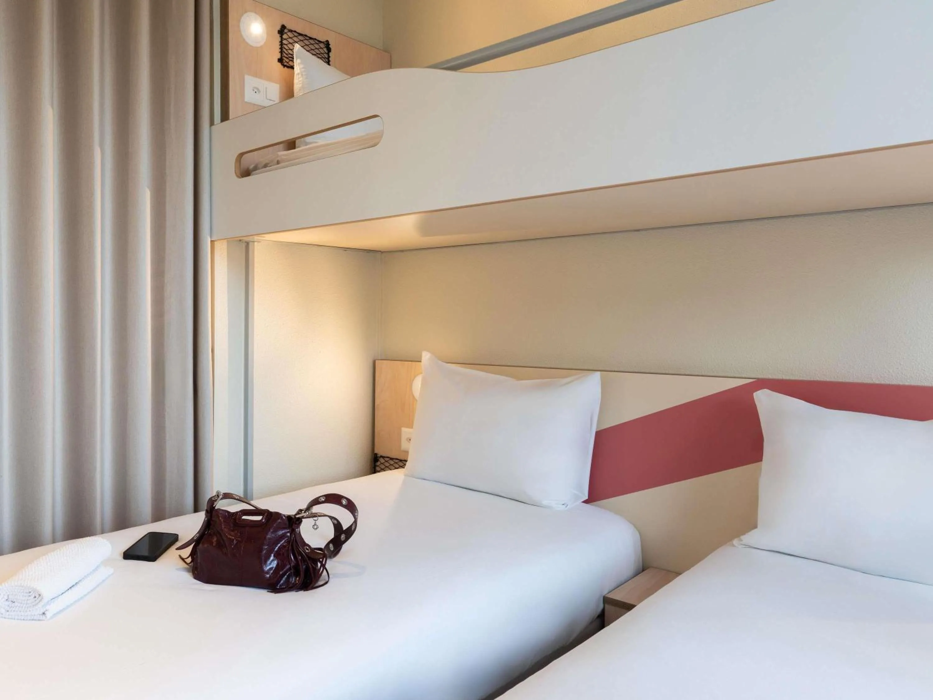 Bedroom, Bed in ibis budget Genève Petit-Lancy