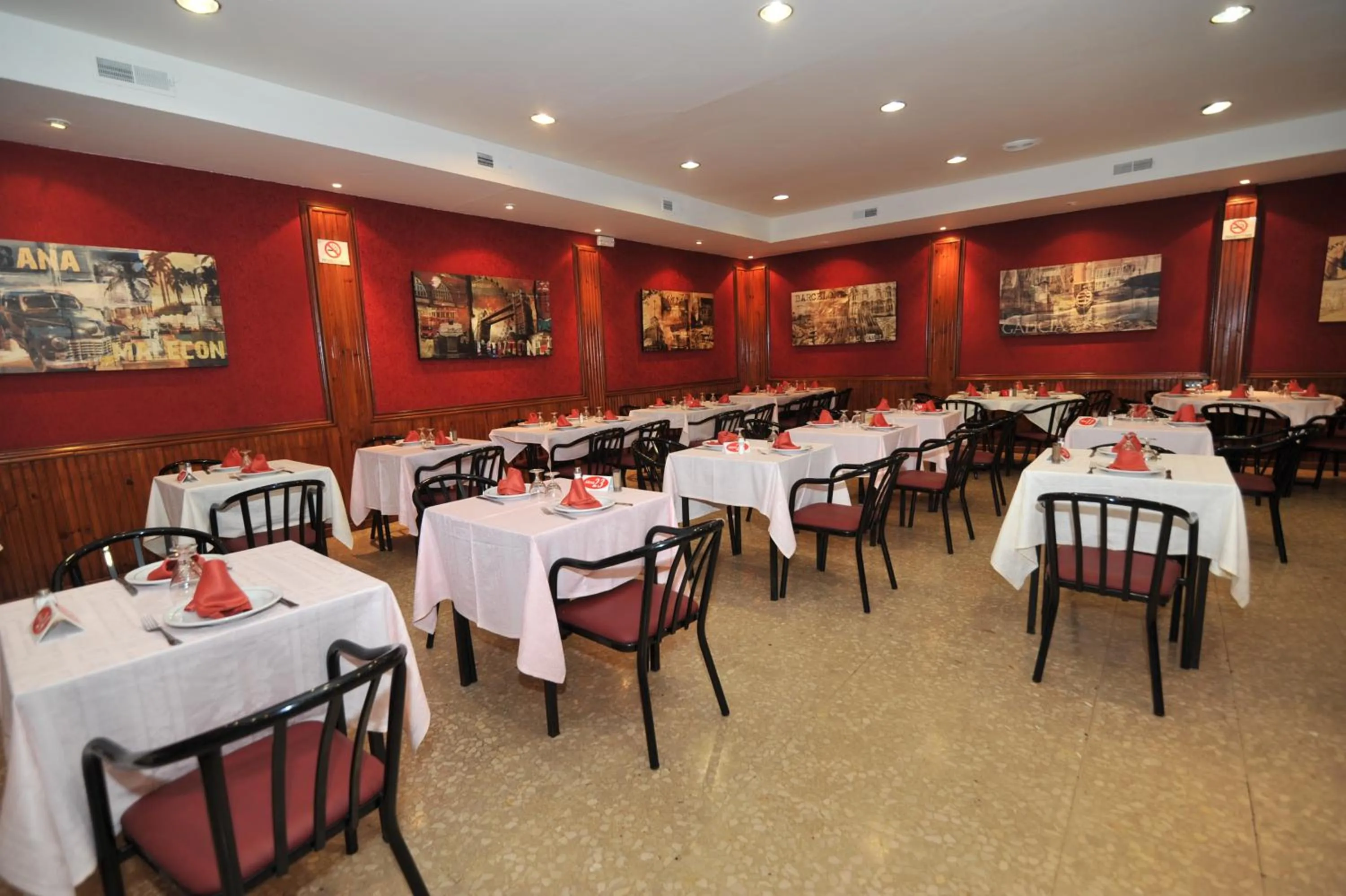 Restaurant/places to eat in Hostal Goyma II