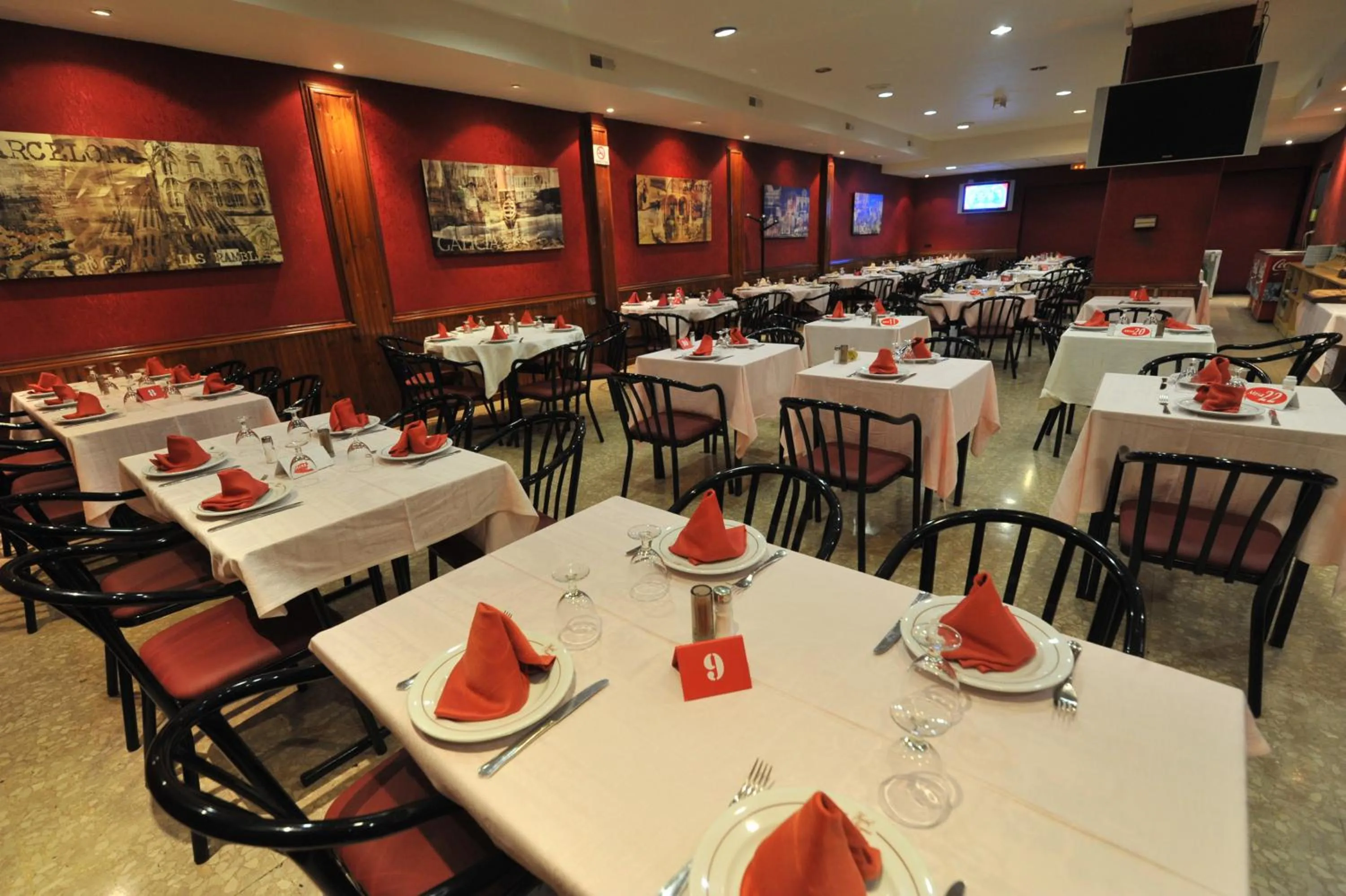 Restaurant/places to eat in Hostal Goyma II