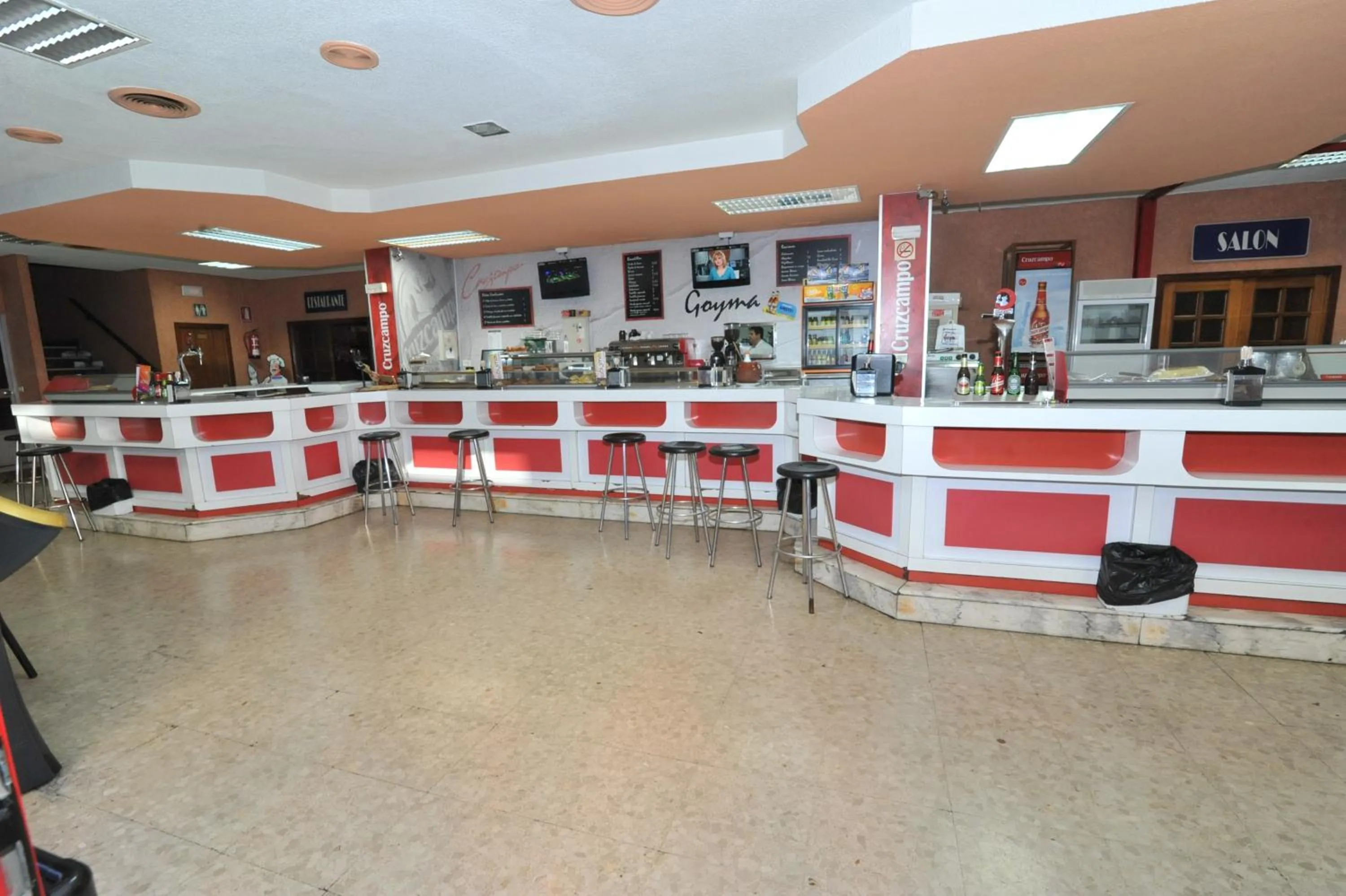 Lounge or bar in Hostal Goyma II