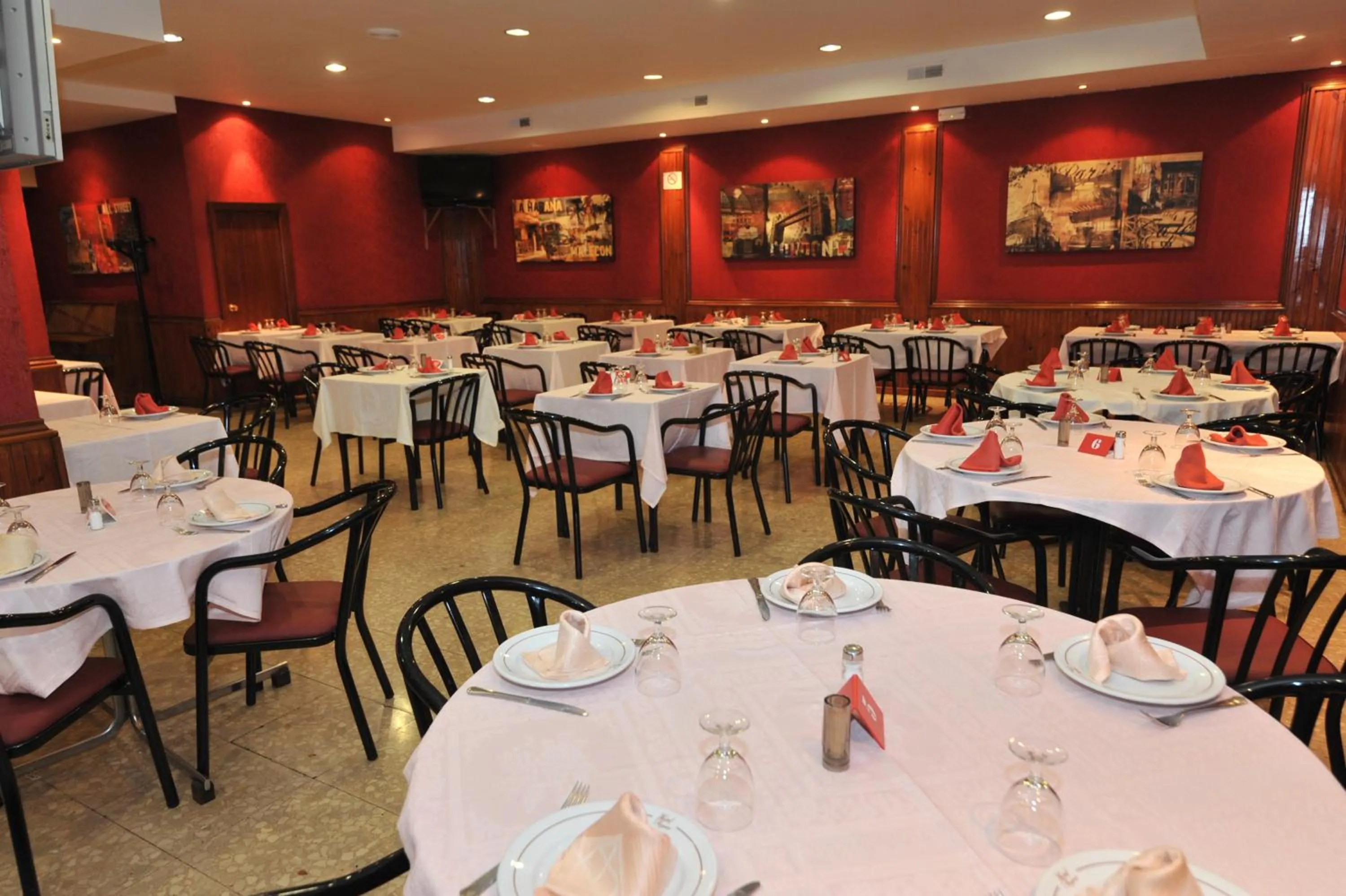 Restaurant/places to eat in Hostal Goyma II