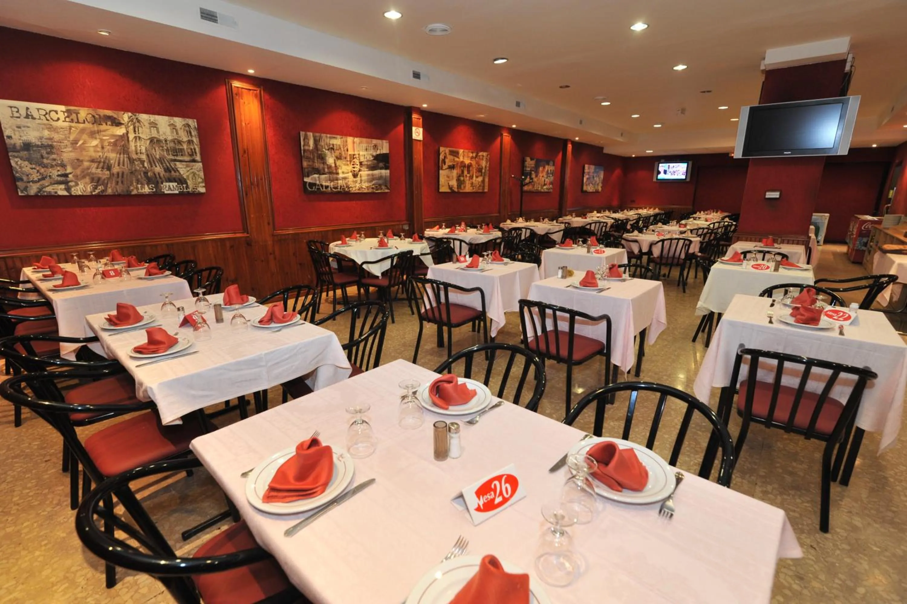 Restaurant/places to eat in Hostal Goyma II