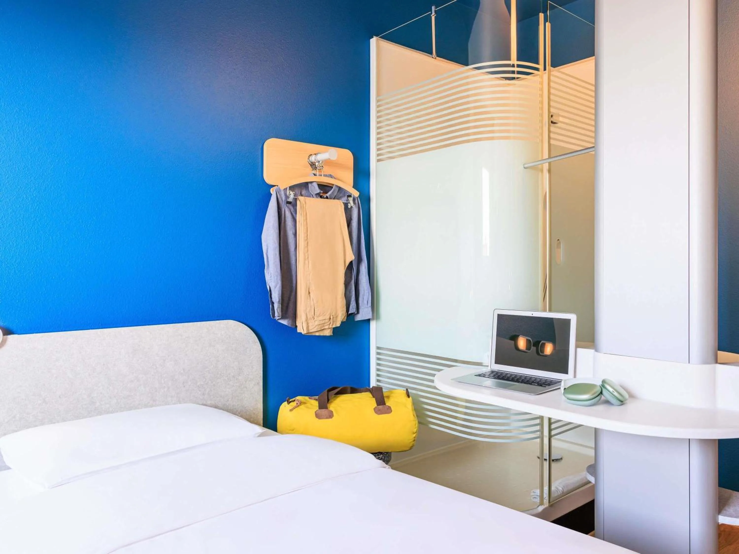 Bedroom, Bed in Ibis budget Lausanne-Bussigny