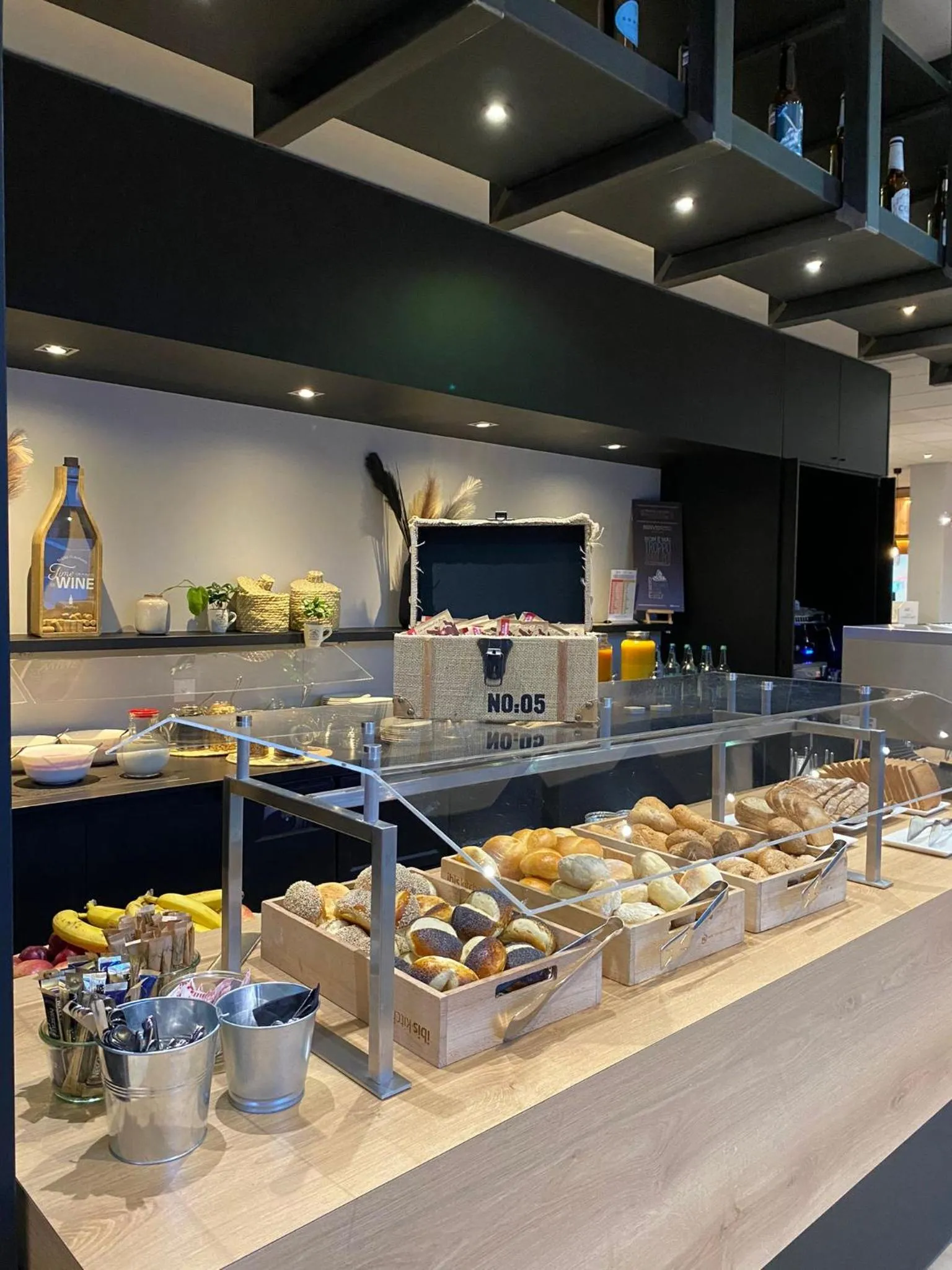 Buffet breakfast in ibis budget Lugano Paradiso