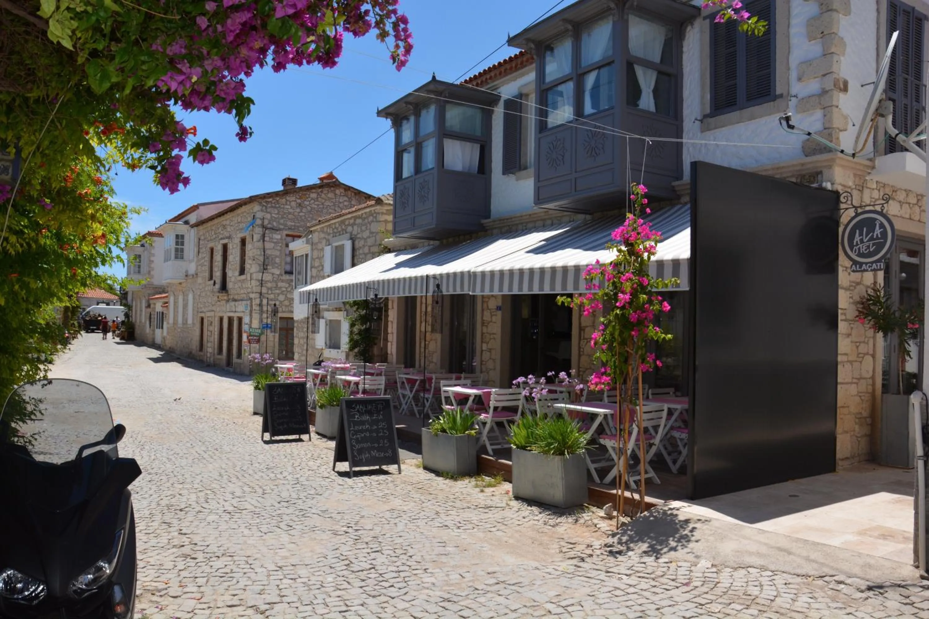 Facade/entrance in Alaçatı Ala Hotel - Special Category