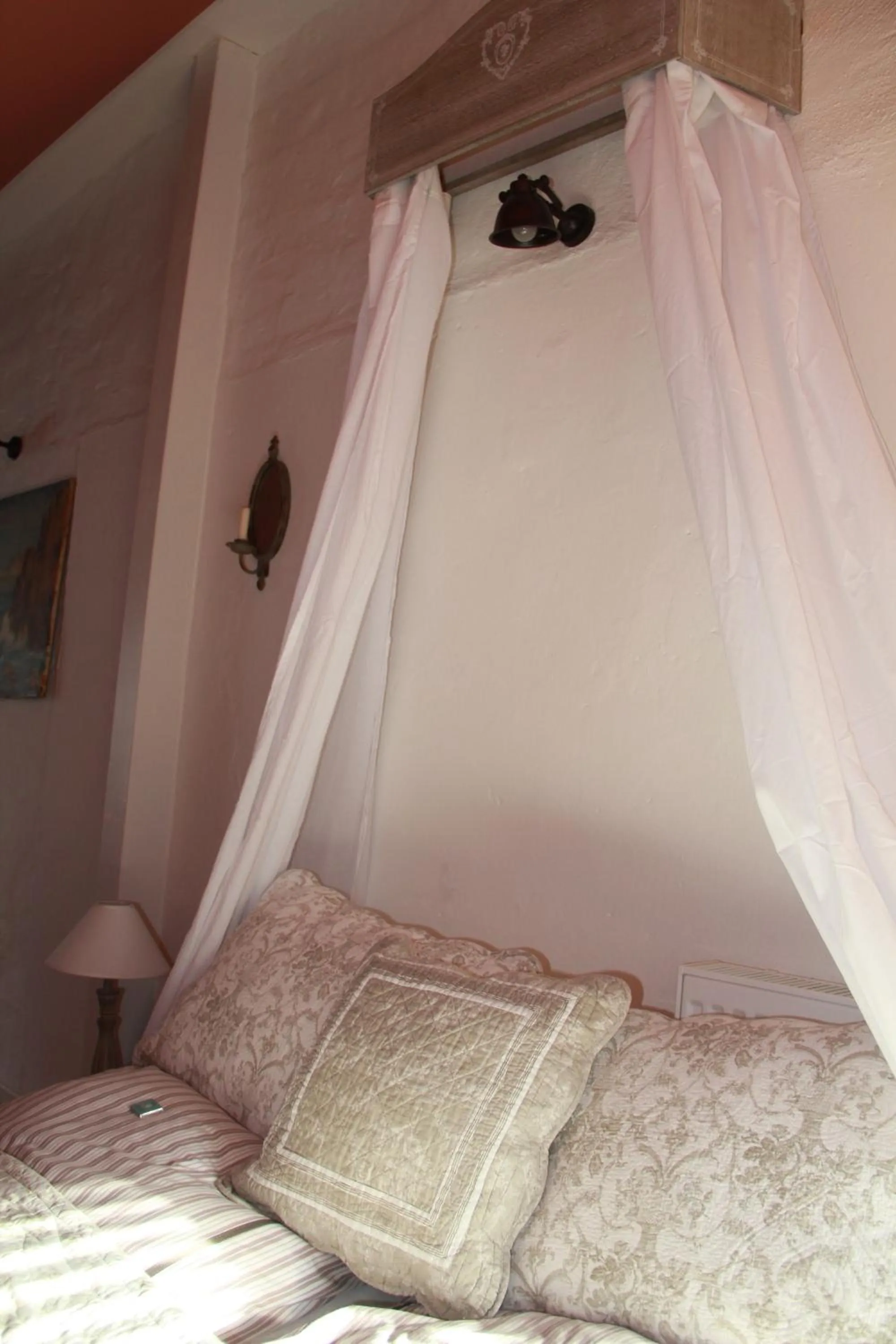 Decorative detail, Bed in Hotel Lili Marleen