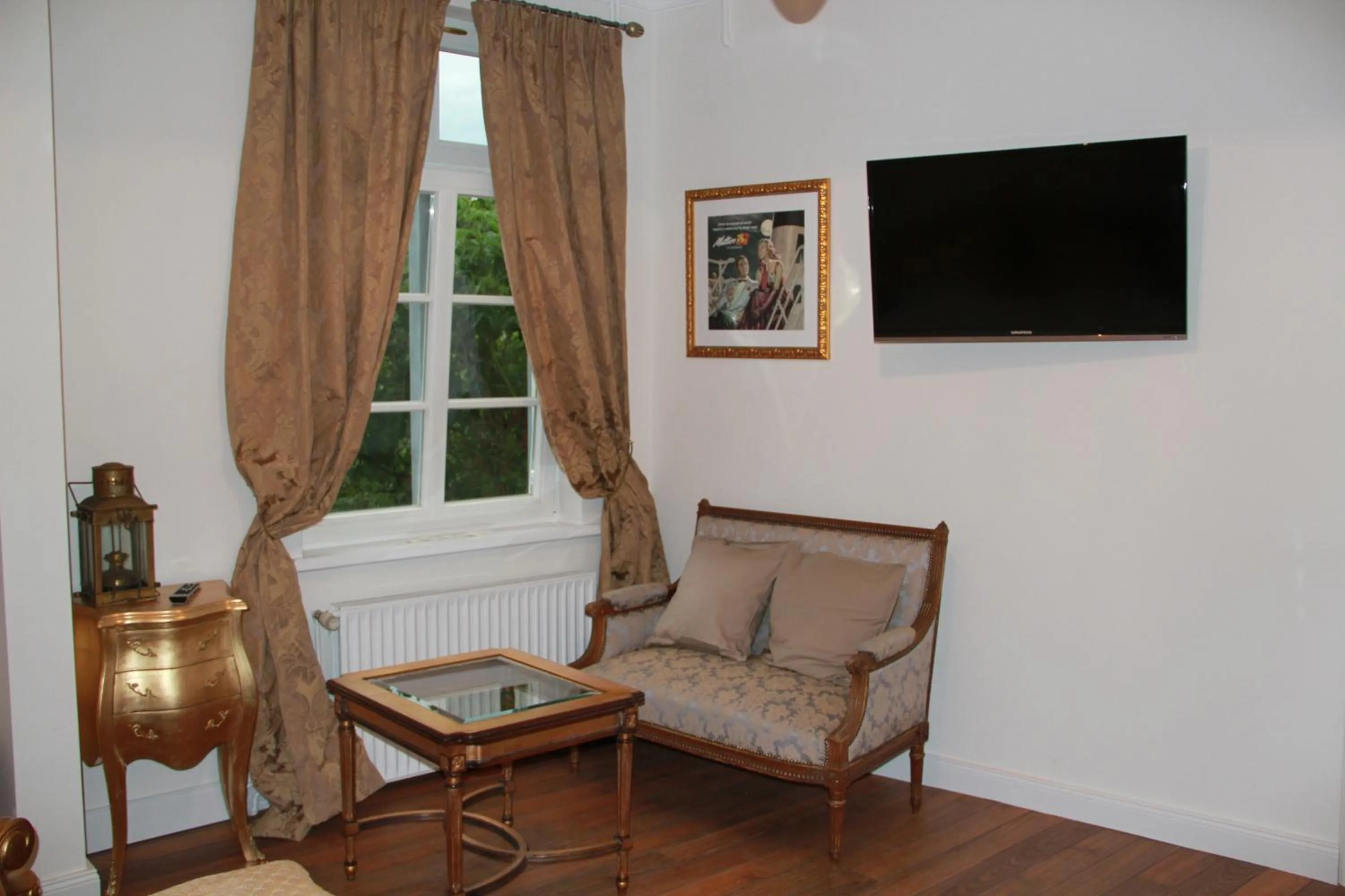 Seating area in Hotel Lili Marleen