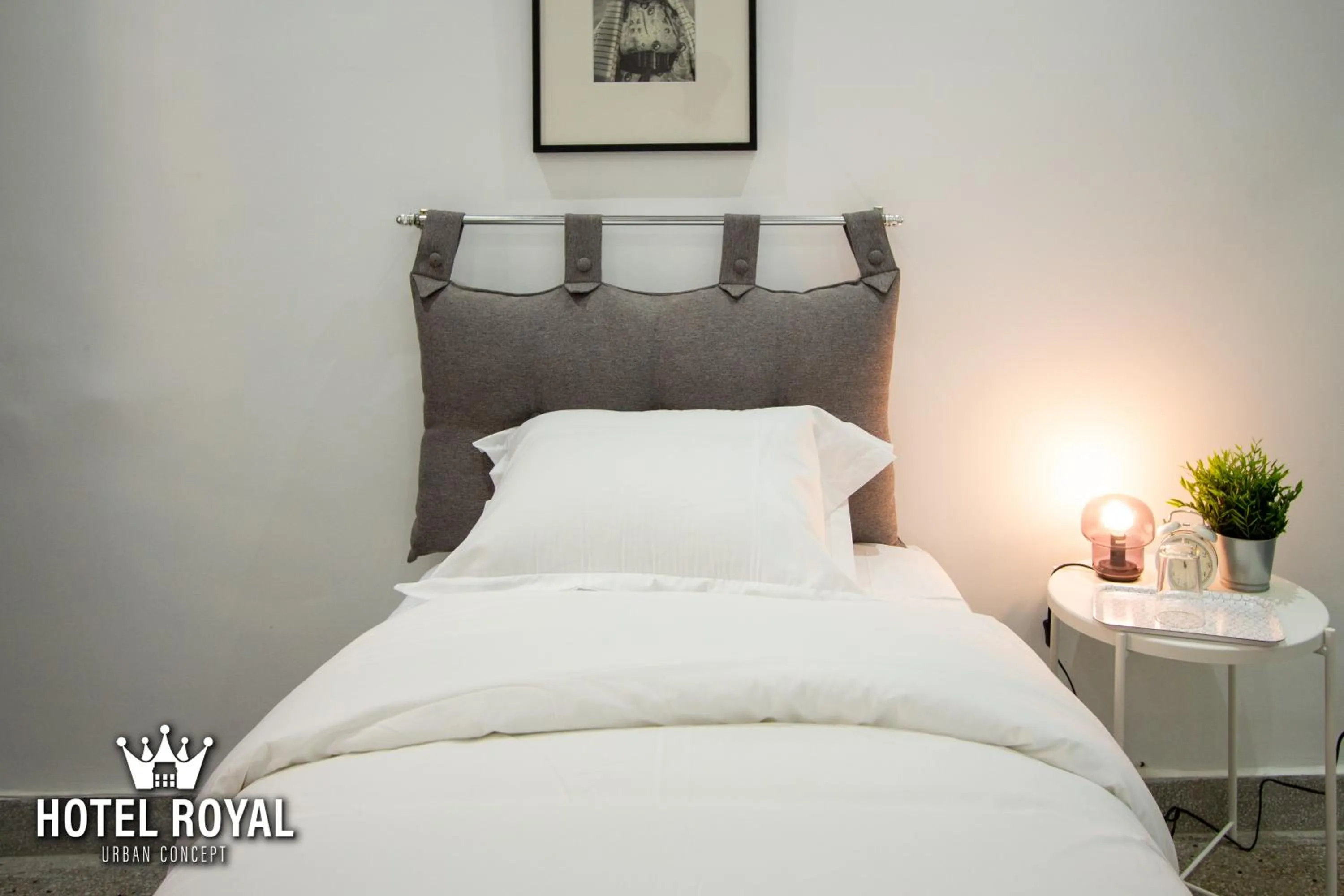 Bed in Hôtel Royal Urban Concept