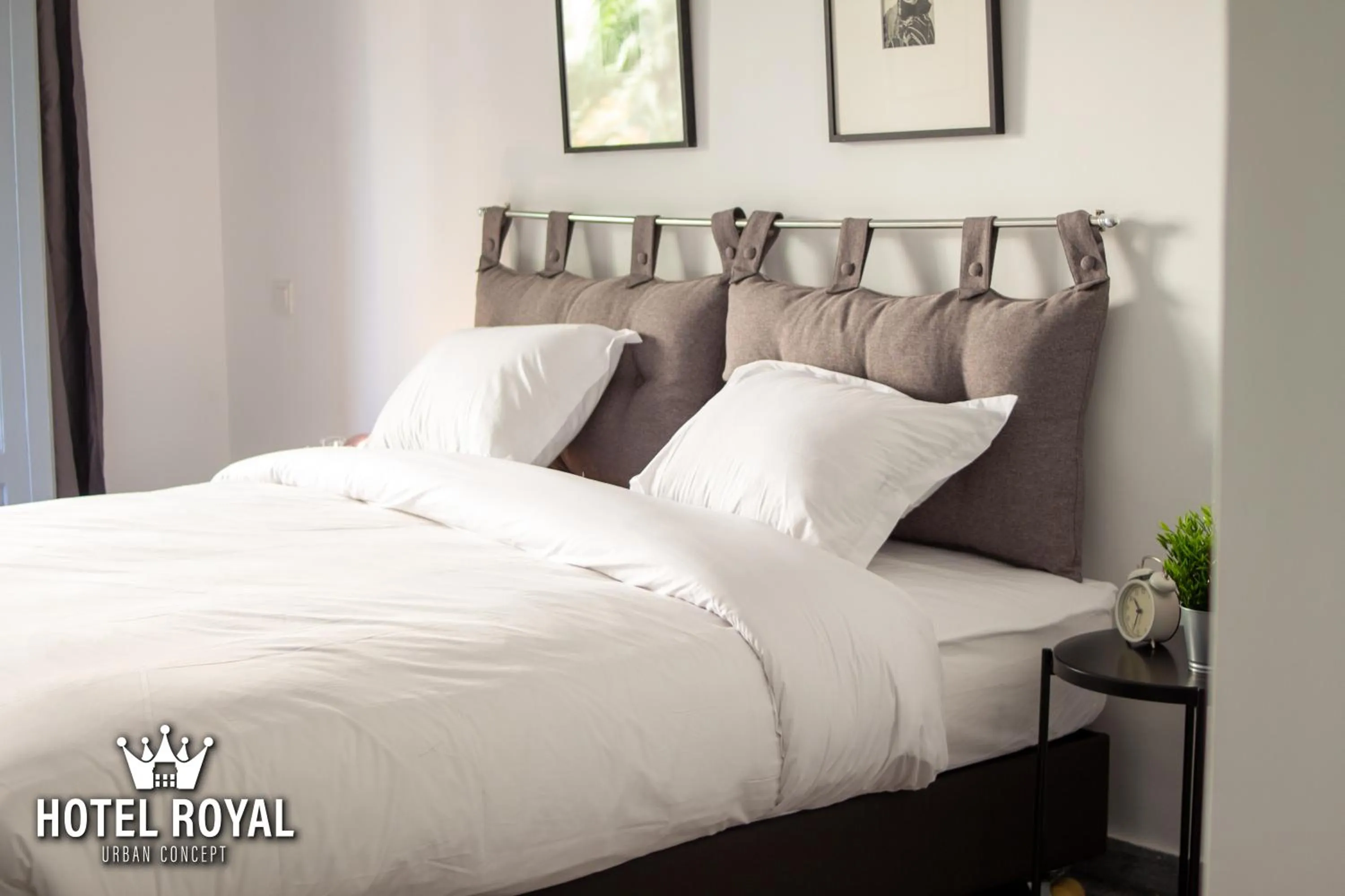 Bed in Hôtel Royal Urban Concept