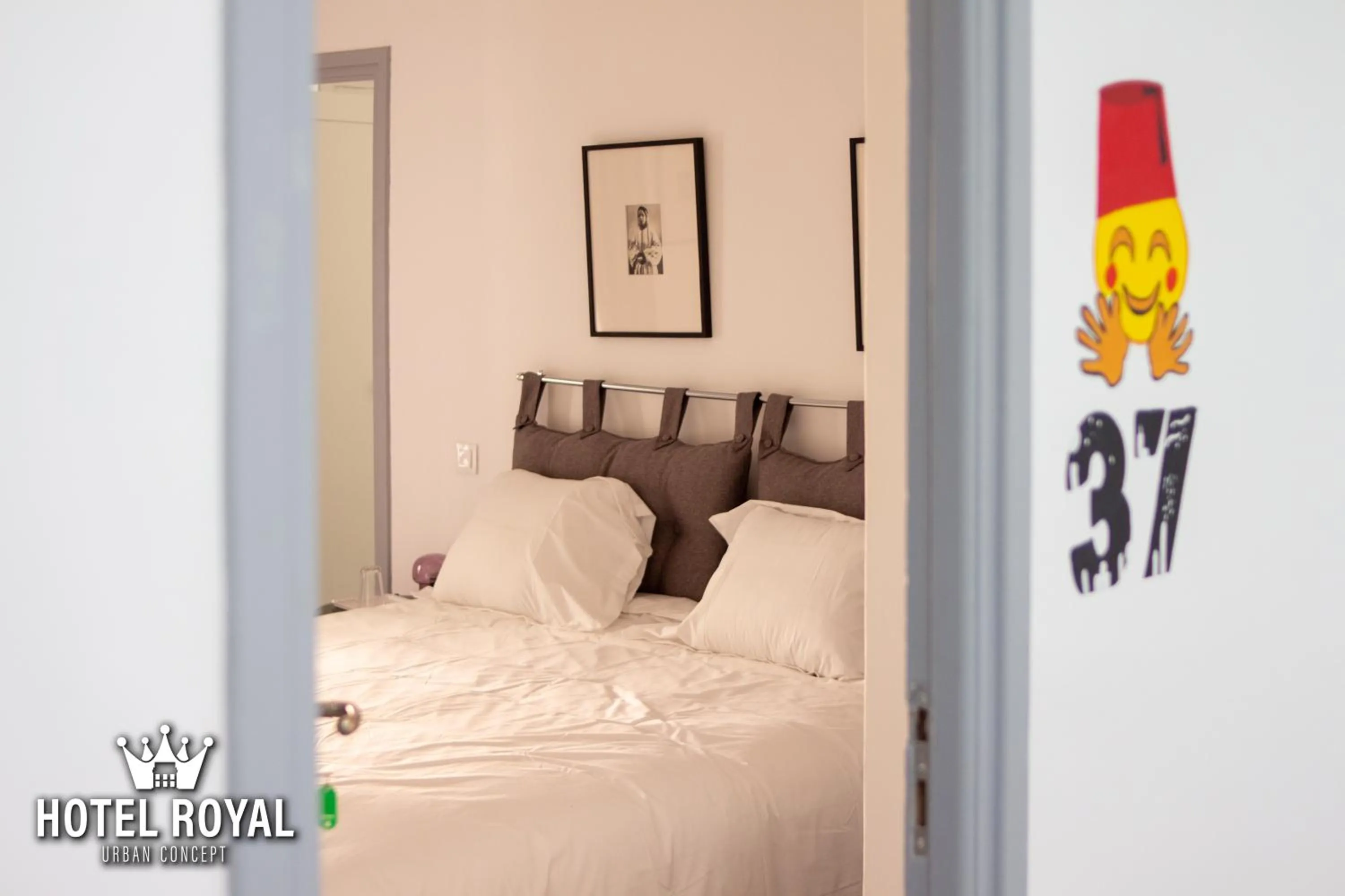 Bed in Hôtel Royal Urban Concept