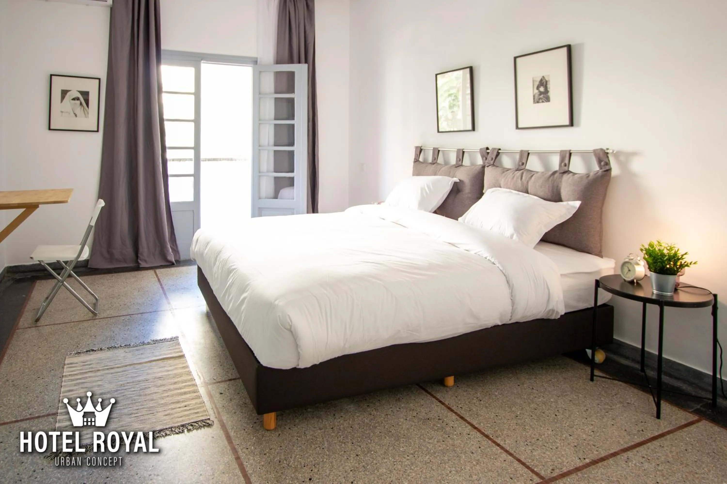 Bed in Hôtel Royal Urban Concept