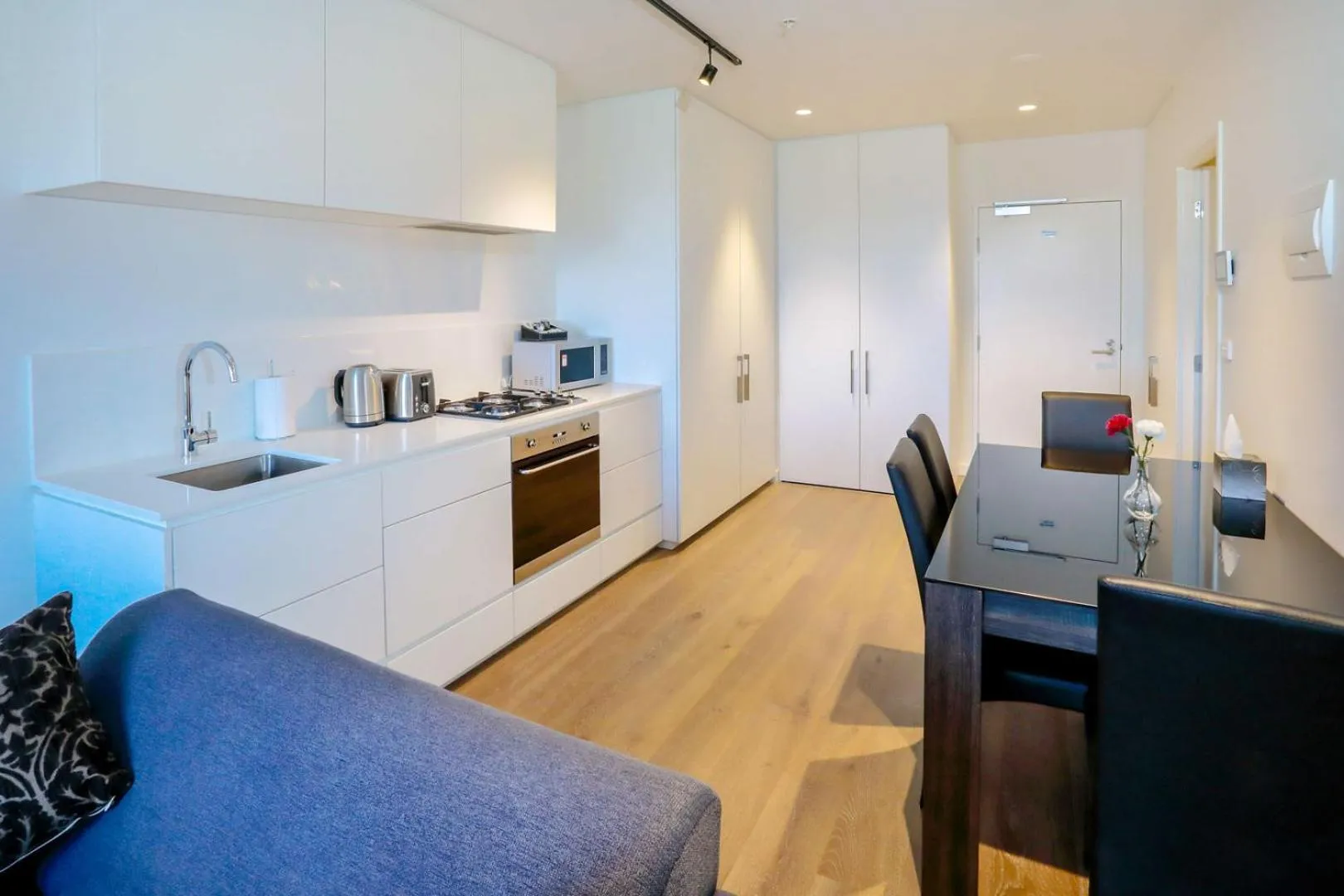 Kitchen or kitchenette in Flagstaff Green Apartments