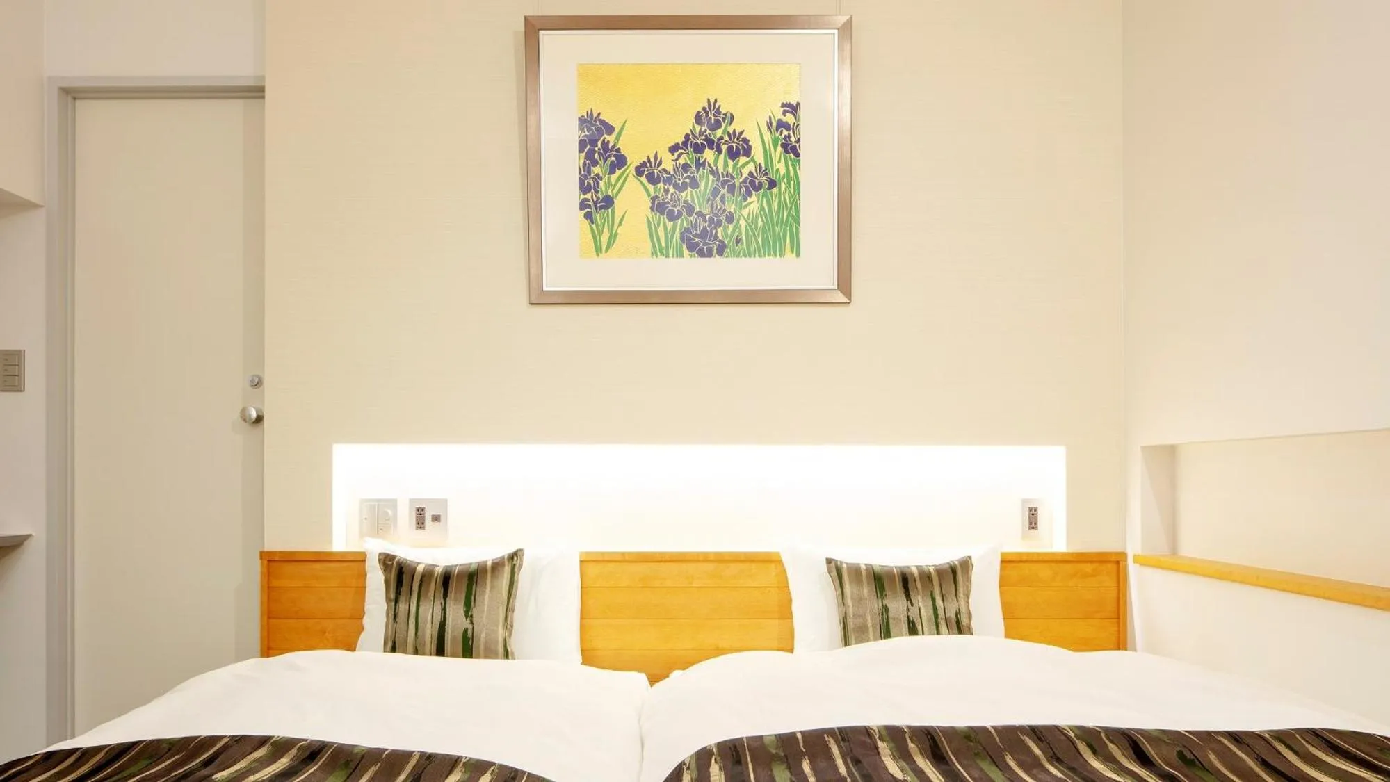 Bed in Tanakaya Kyoto Karasuma