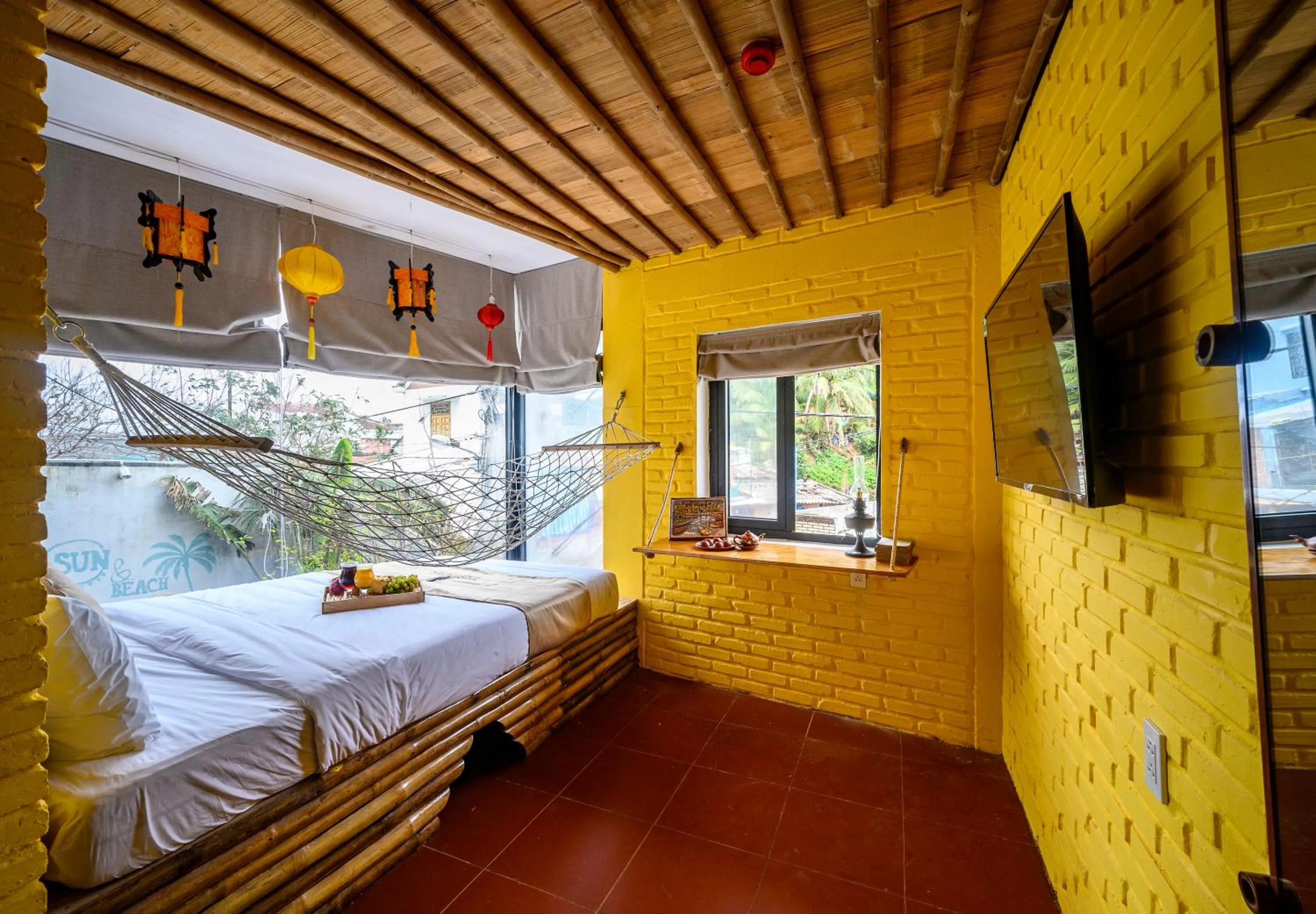 Photo of the whole room, Bed in Mira Bãi Xếp Quy Nhơn - The Hidden Jewel
