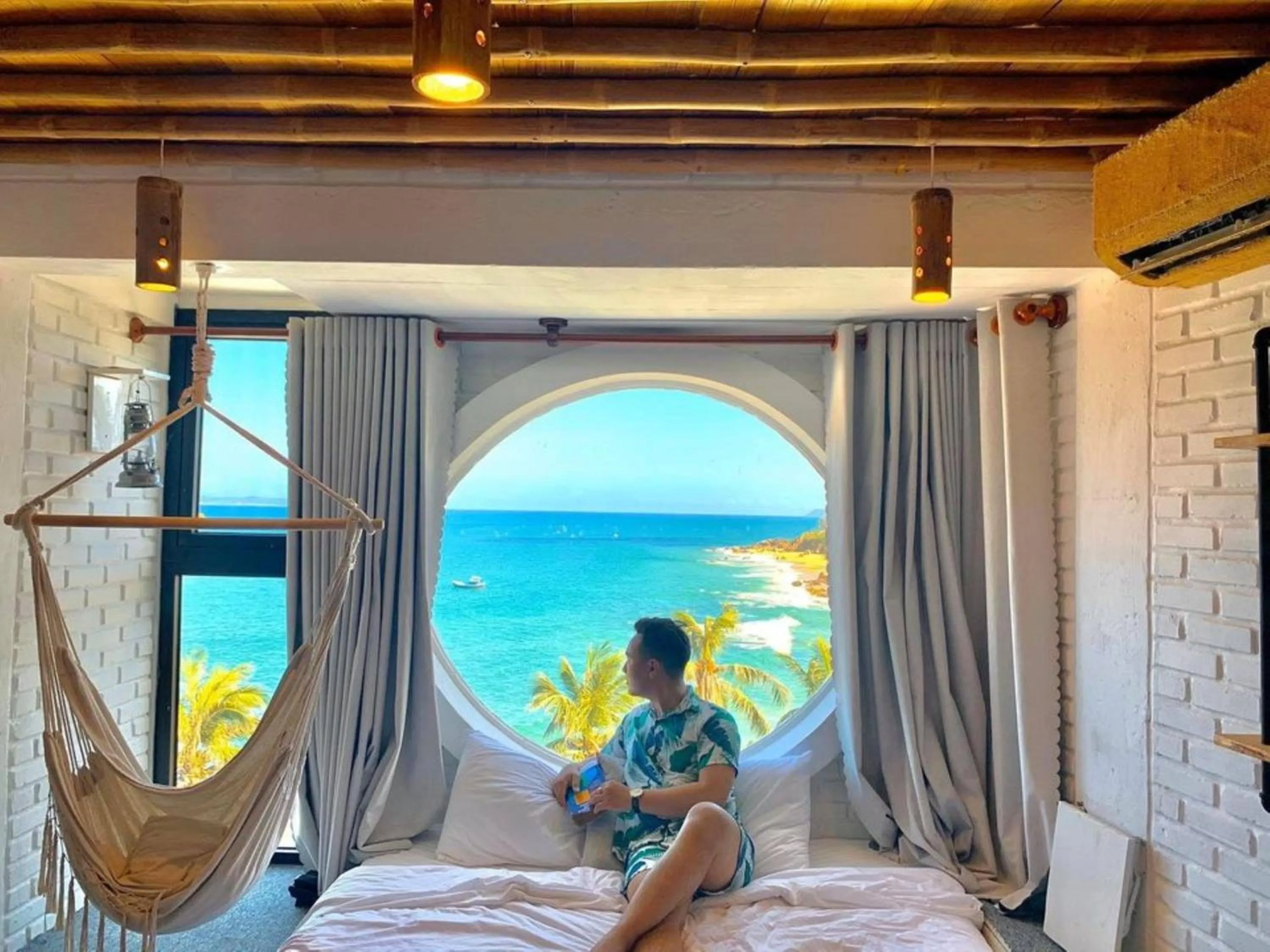 View (from property/room), Bed in Mira Bãi Xếp Quy Nhơn - The Hidden Jewel