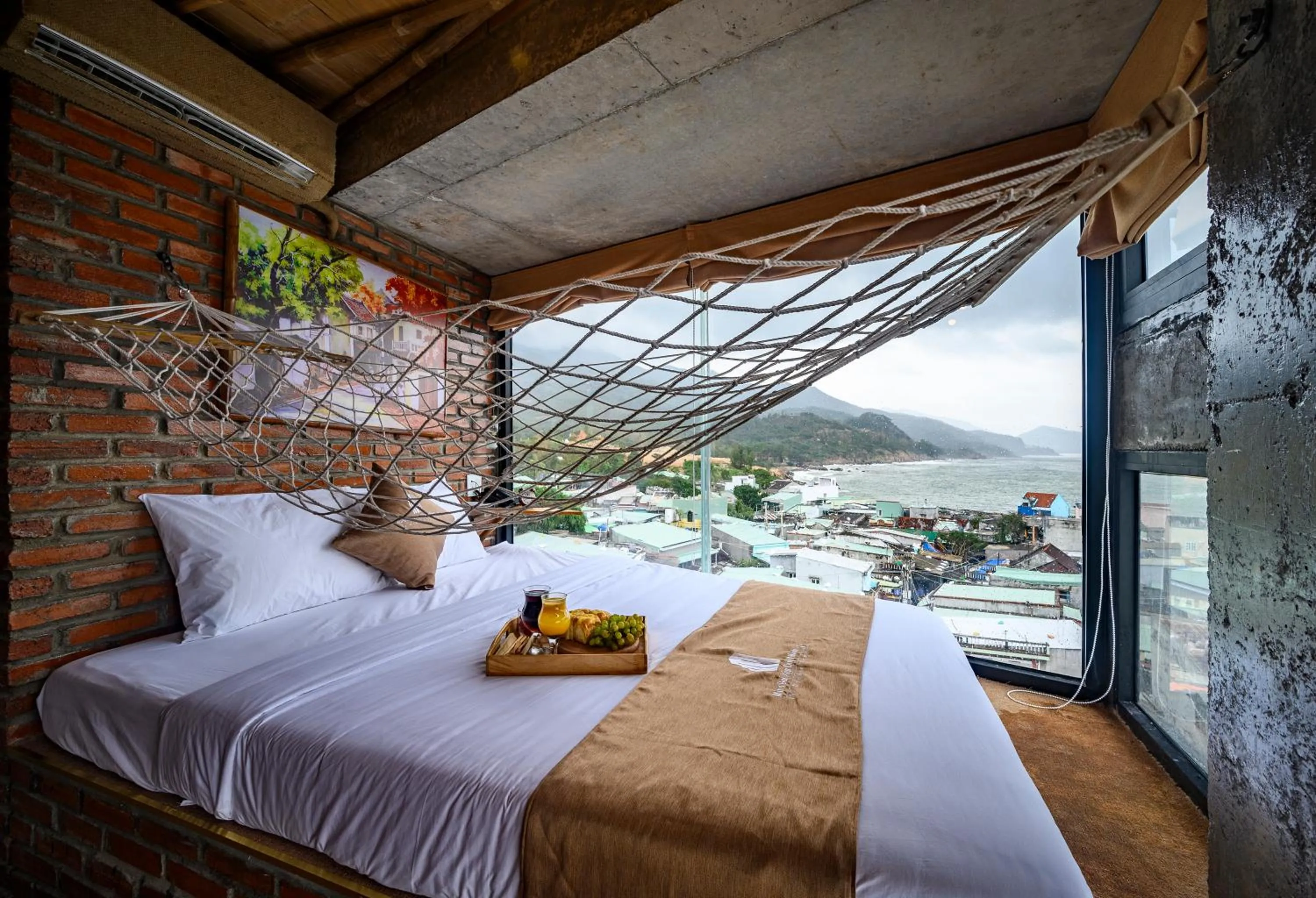 Mountain view, Bed in Mira Bãi Xếp Quy Nhơn - The Hidden Jewel