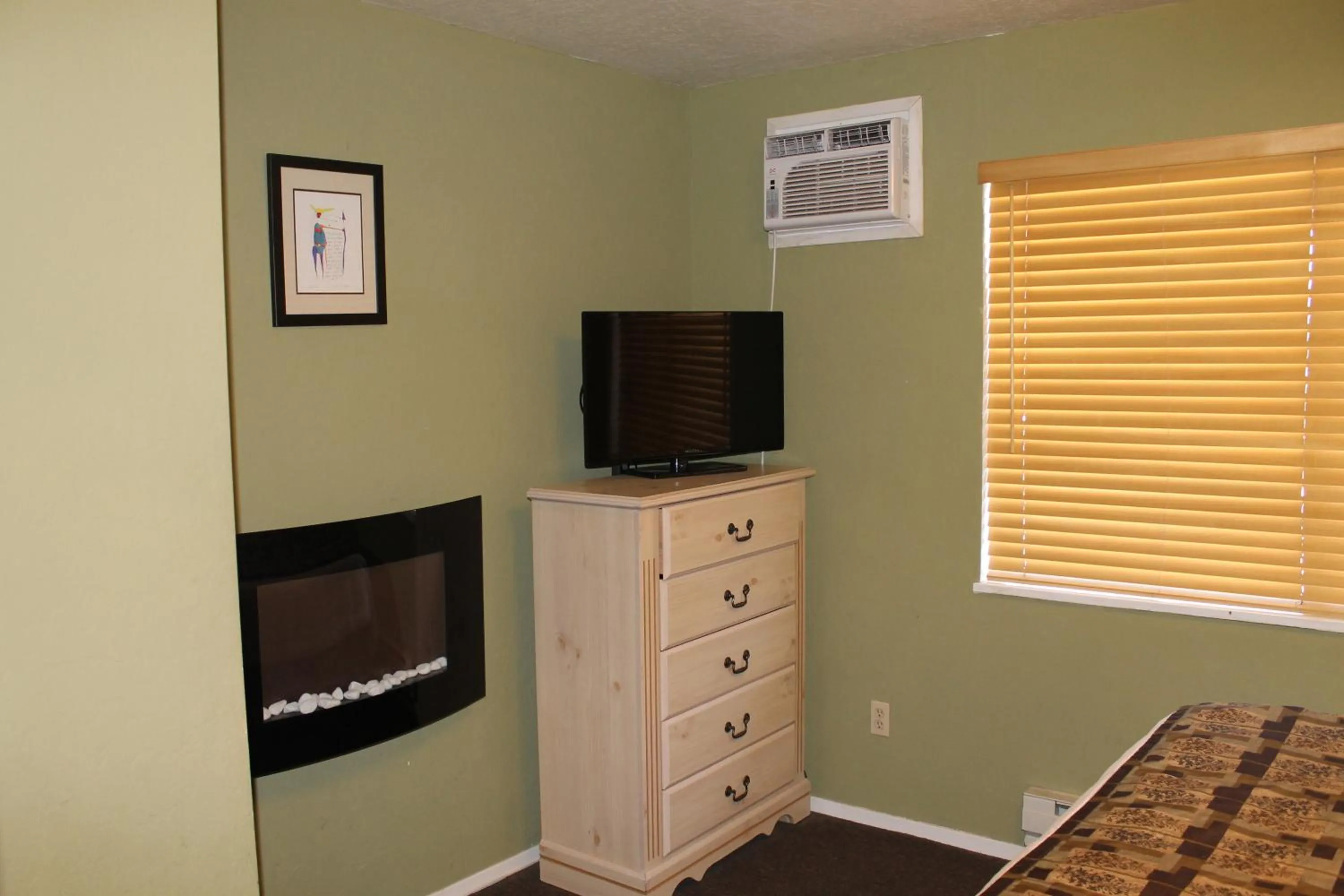 TV and multimedia in Big Pines Mountain House