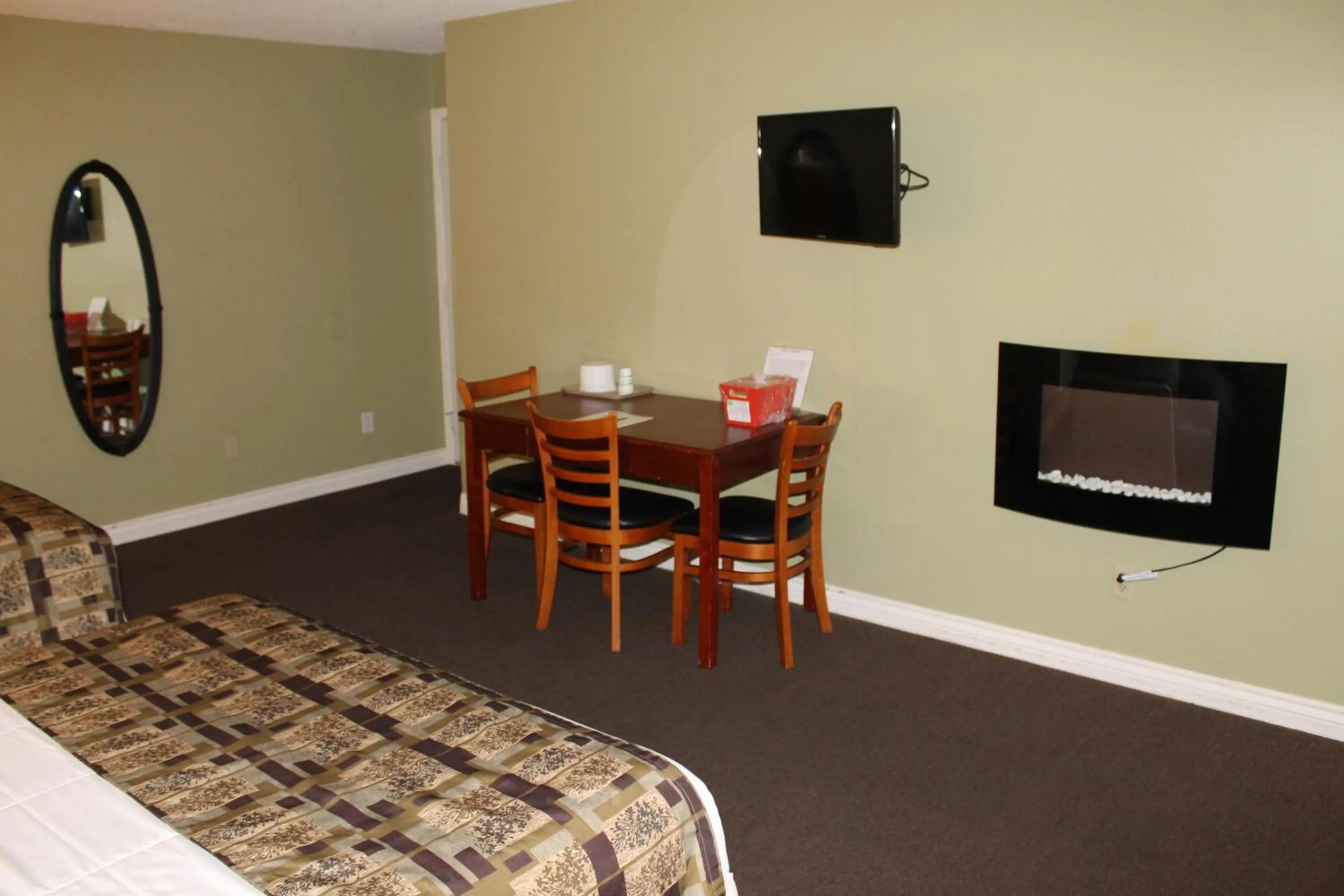 Seating area in Big Pines Mountain House