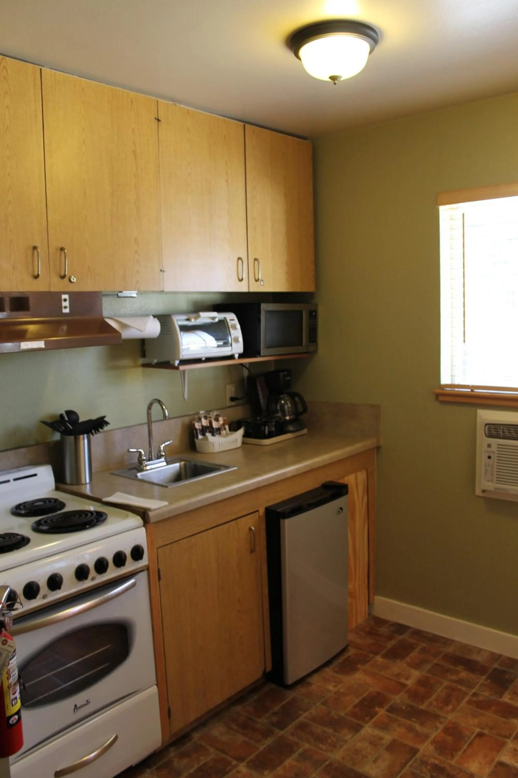 Kitchen or kitchenette in Big Pines Mountain House