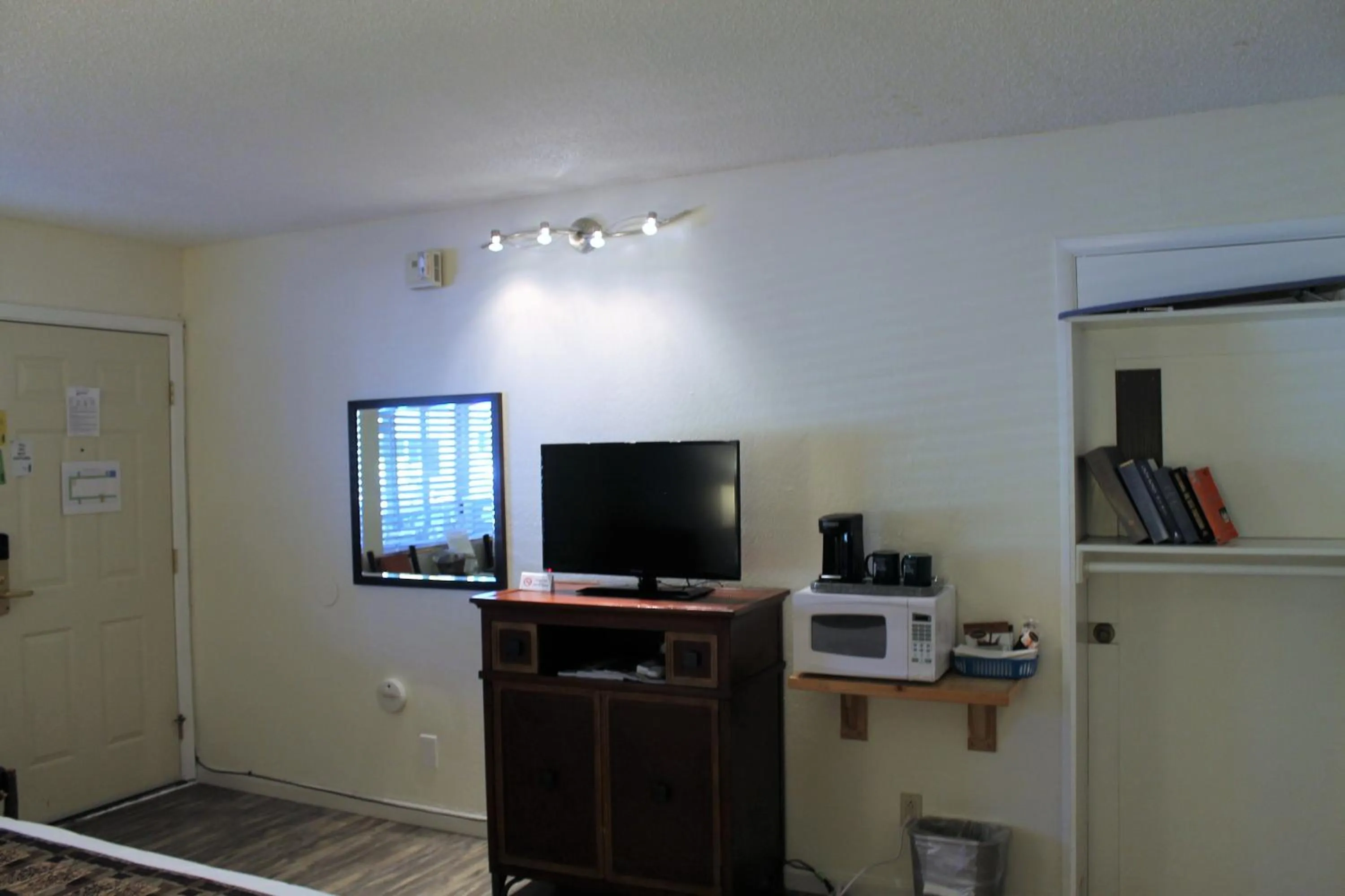 TV and multimedia in Big Pines Mountain House