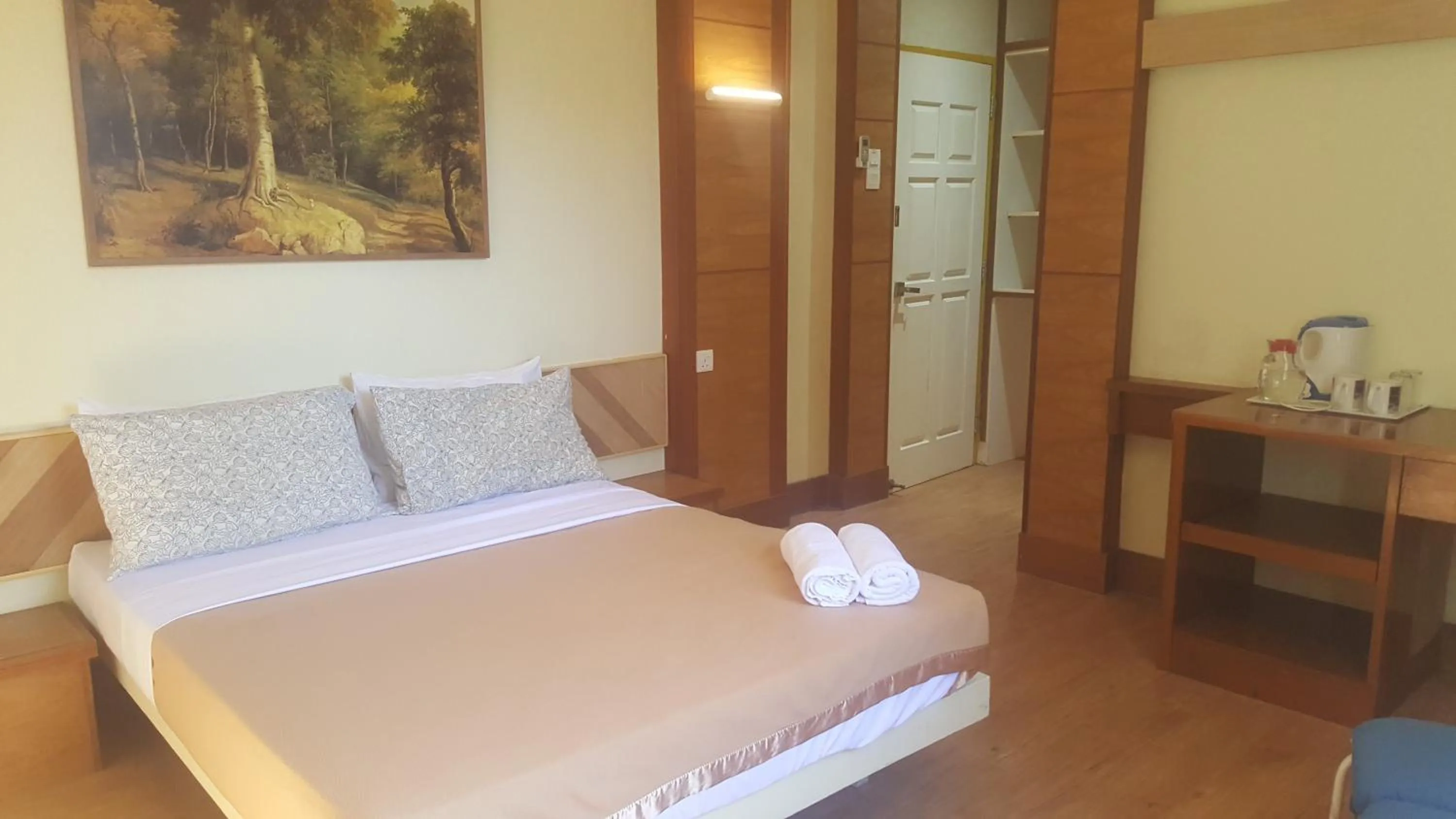 Photo of the whole room, Bed in Bellevue The Penang Hill Hotel, Bukit Bendera