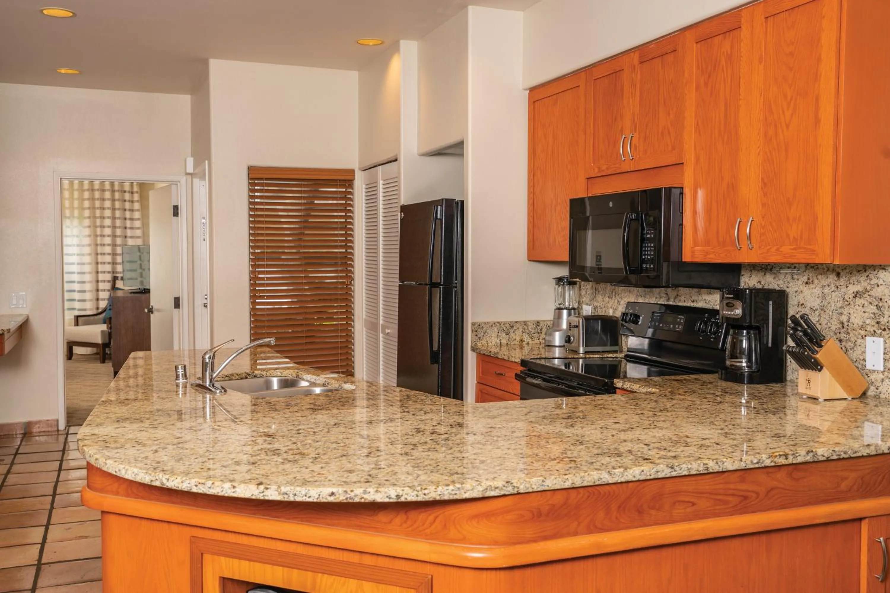 Kitchen or kitchenette in Kona Coast Resort
