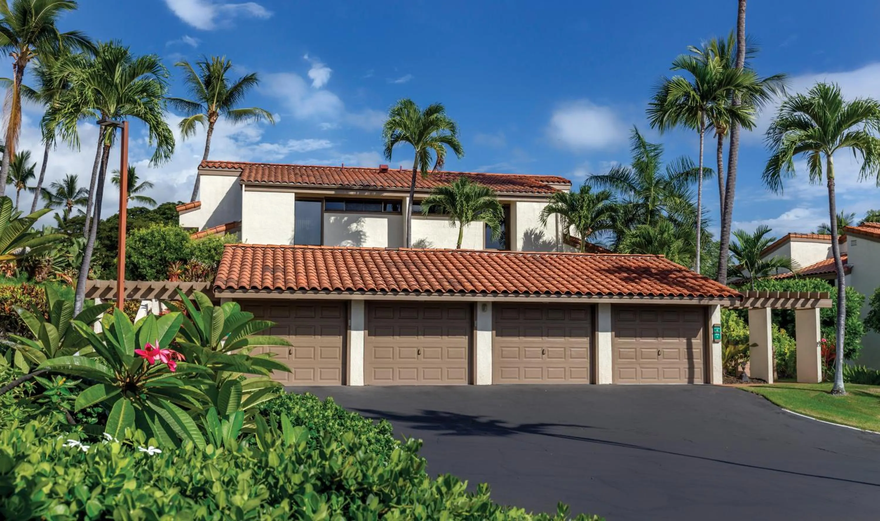 Property building in Kona Coast Resort