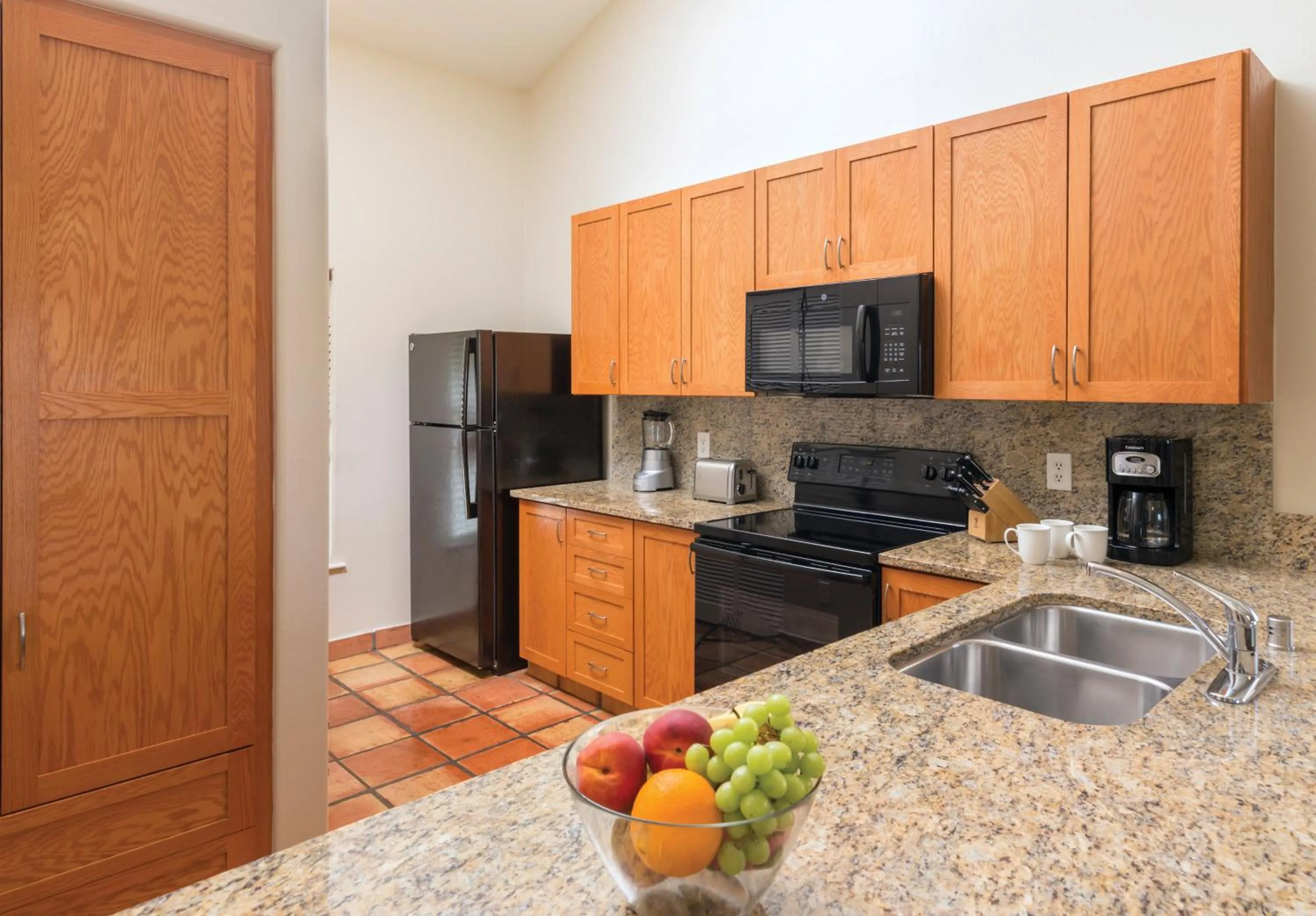 Kitchen or kitchenette in Kona Coast Resort