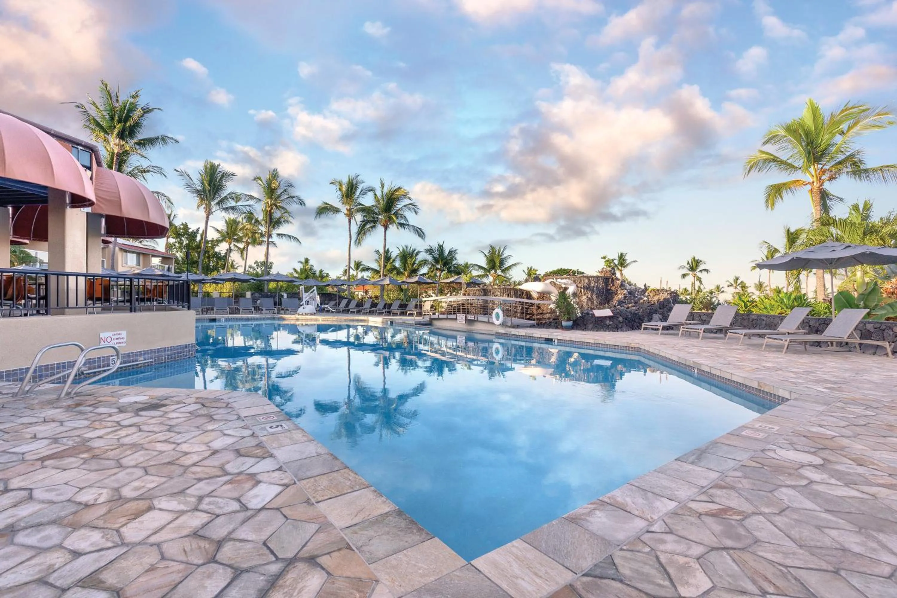 Swimming pool in Kona Coast Resort